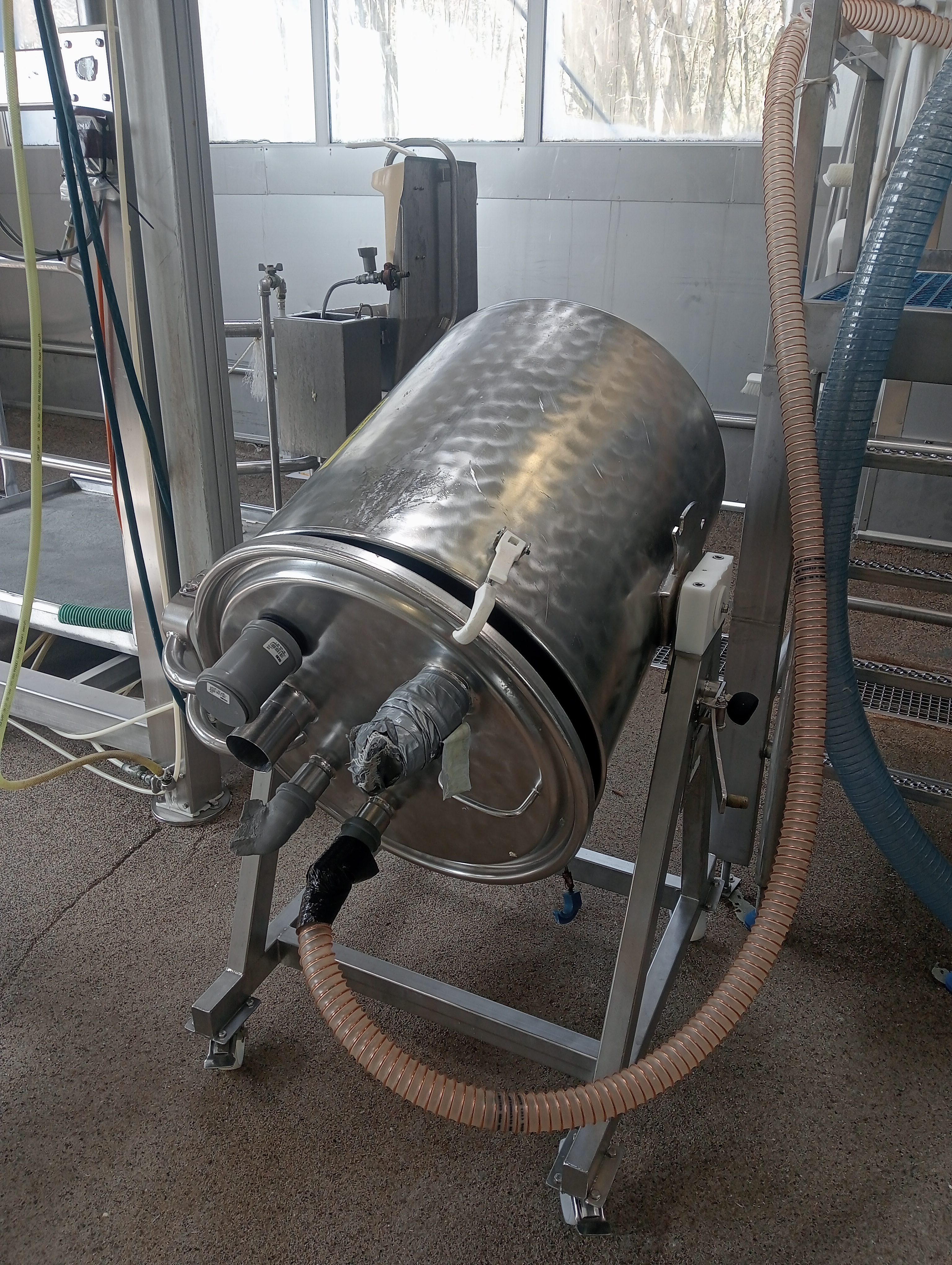 Used Vacuum Tank - Spinal cord removal system
