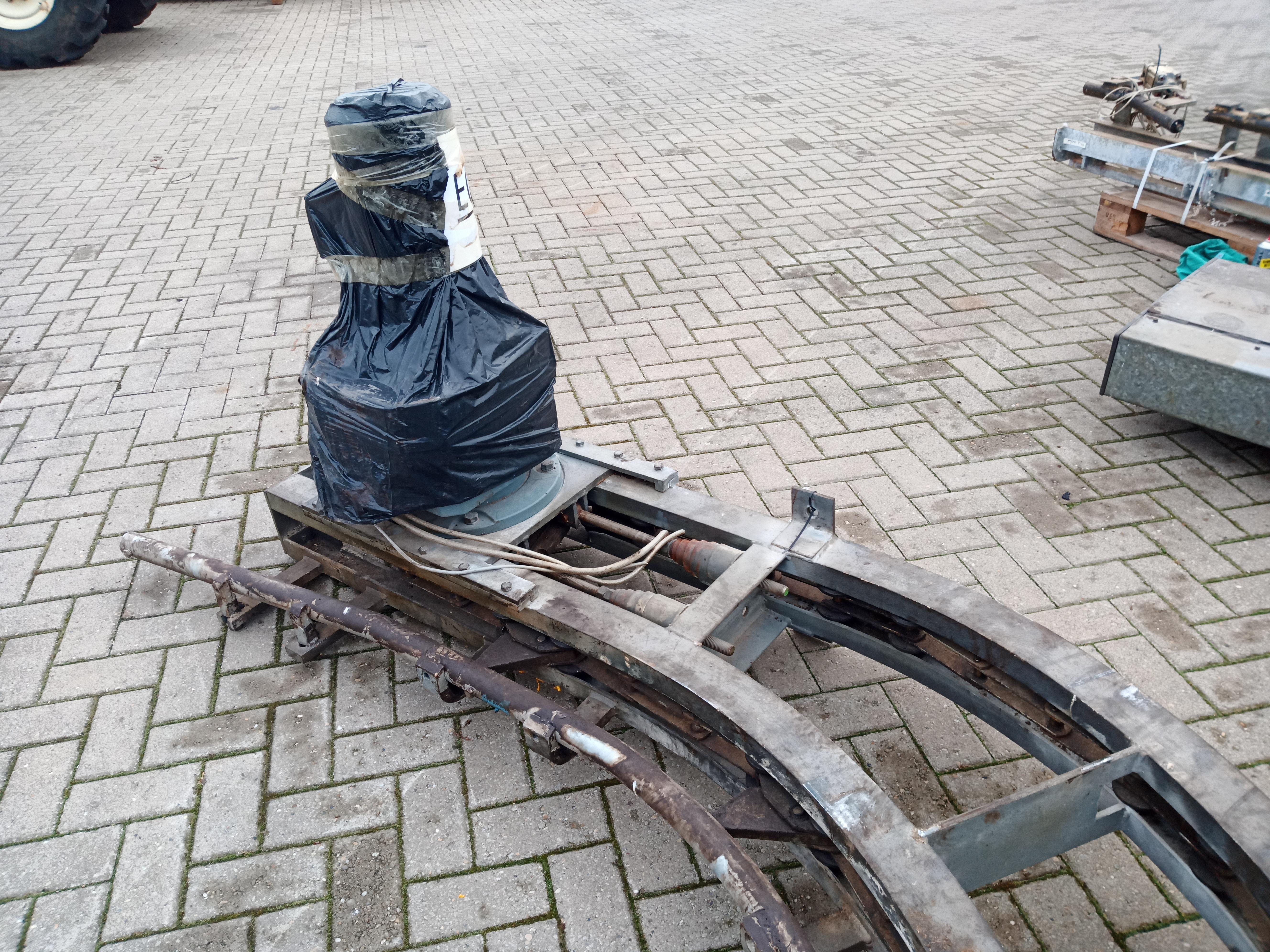 Used Elevator for gambrelling table