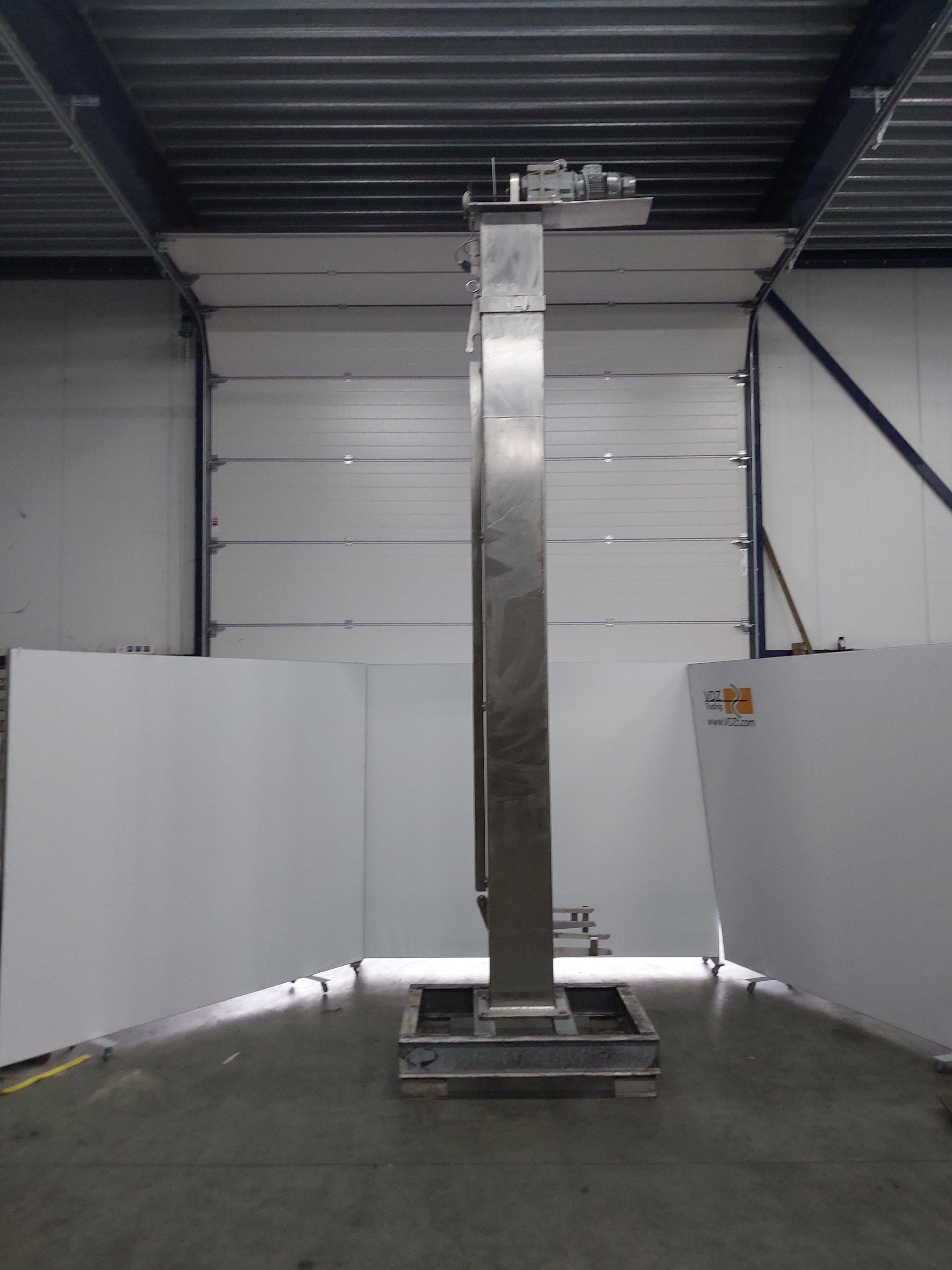 Used Bin lift and tipper