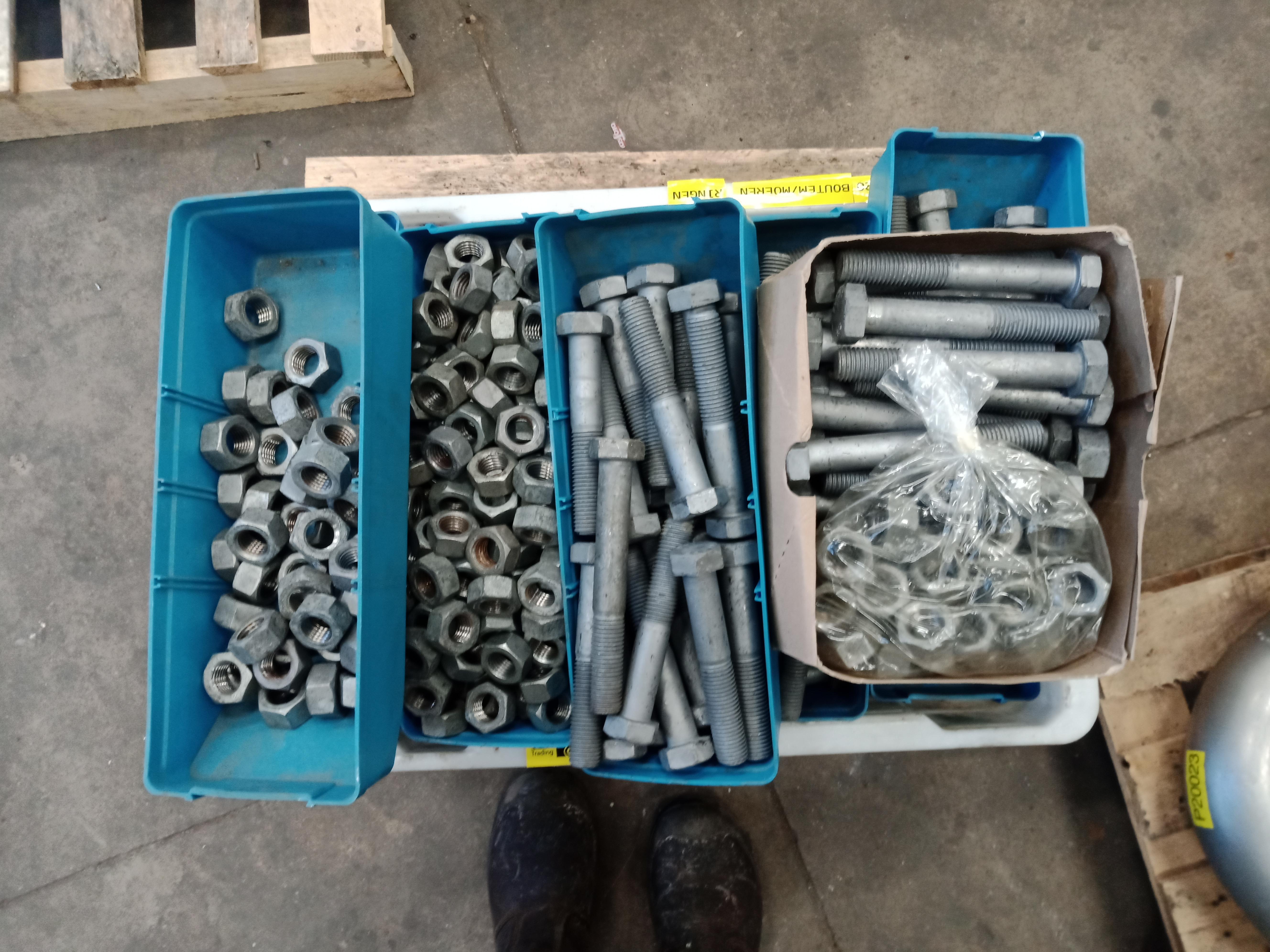 Used Bolt and nuts M20 galvanised