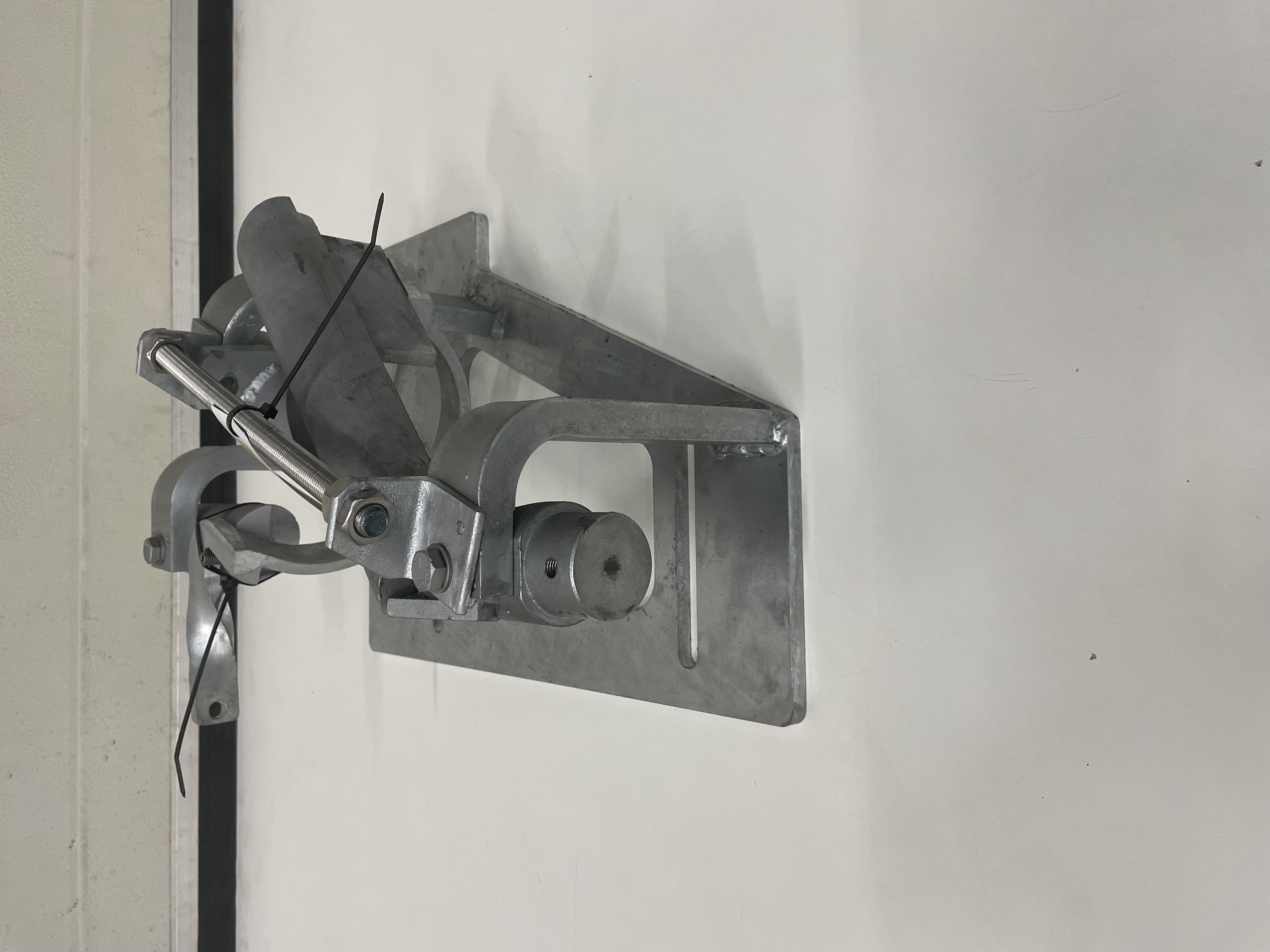 Used Switch left outside 25°- 90° . Tube height 15 cm on plate