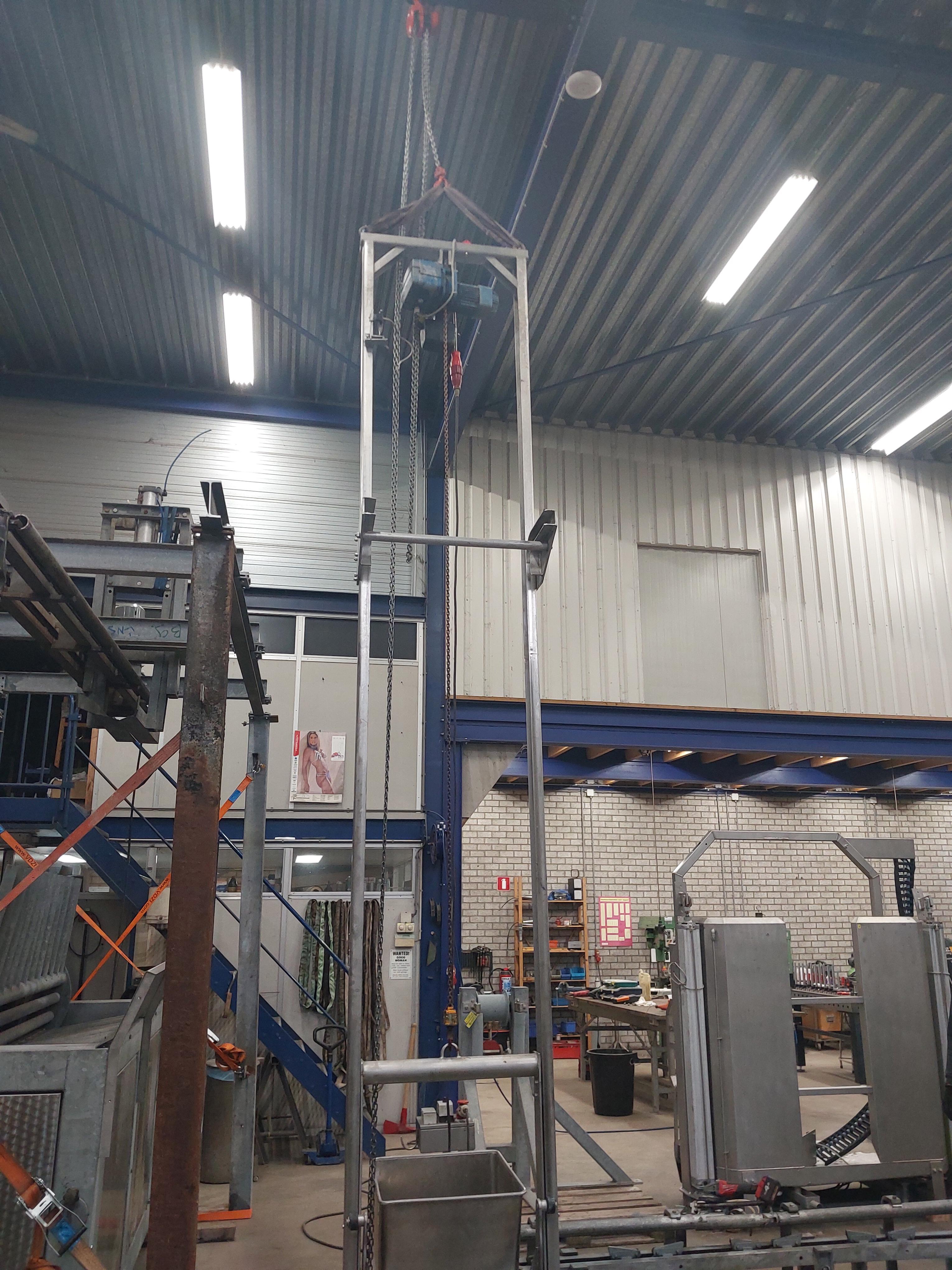 Used Bin lift