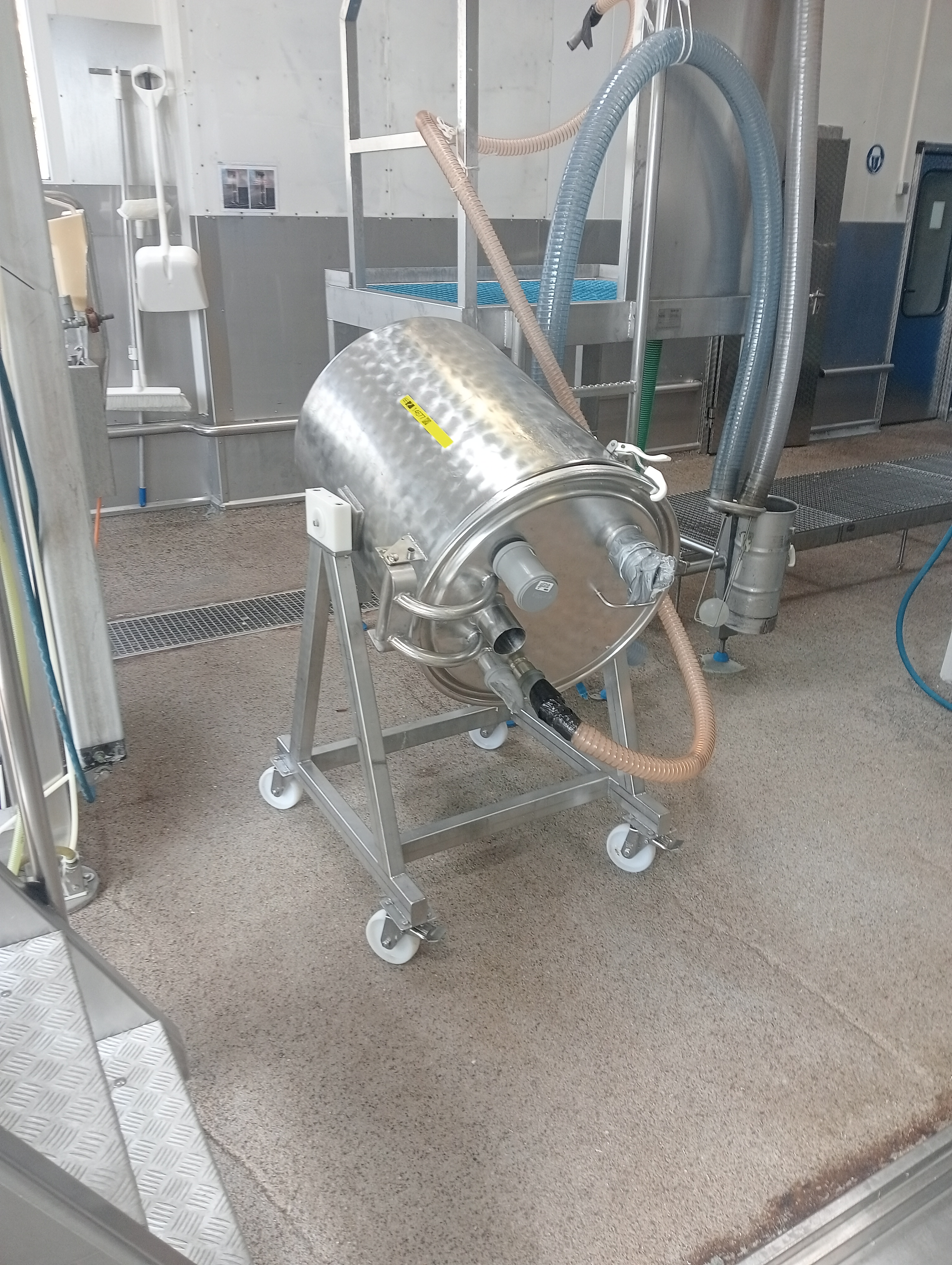 Used Vacuum Tank - Spinal cord removal system
