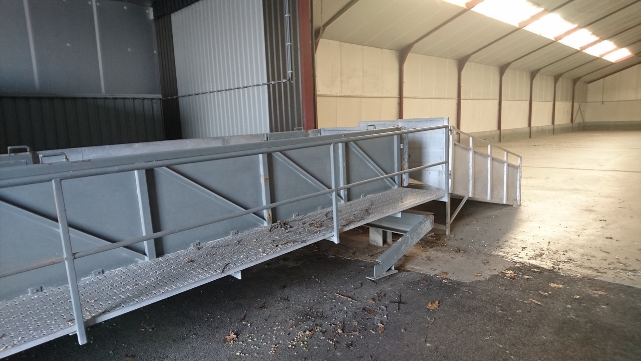 Used Moving animal loading platform
