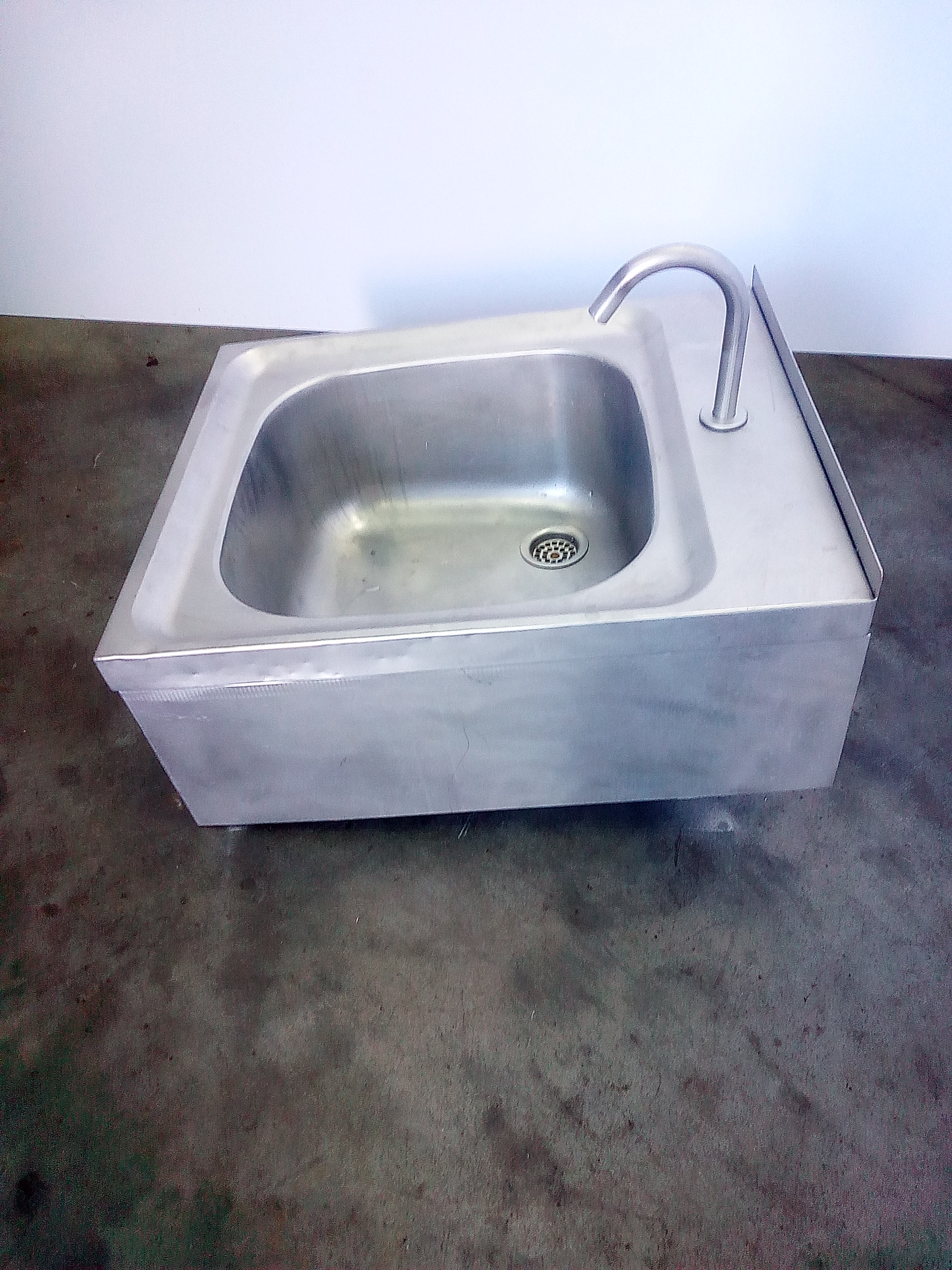 Used Wash basin