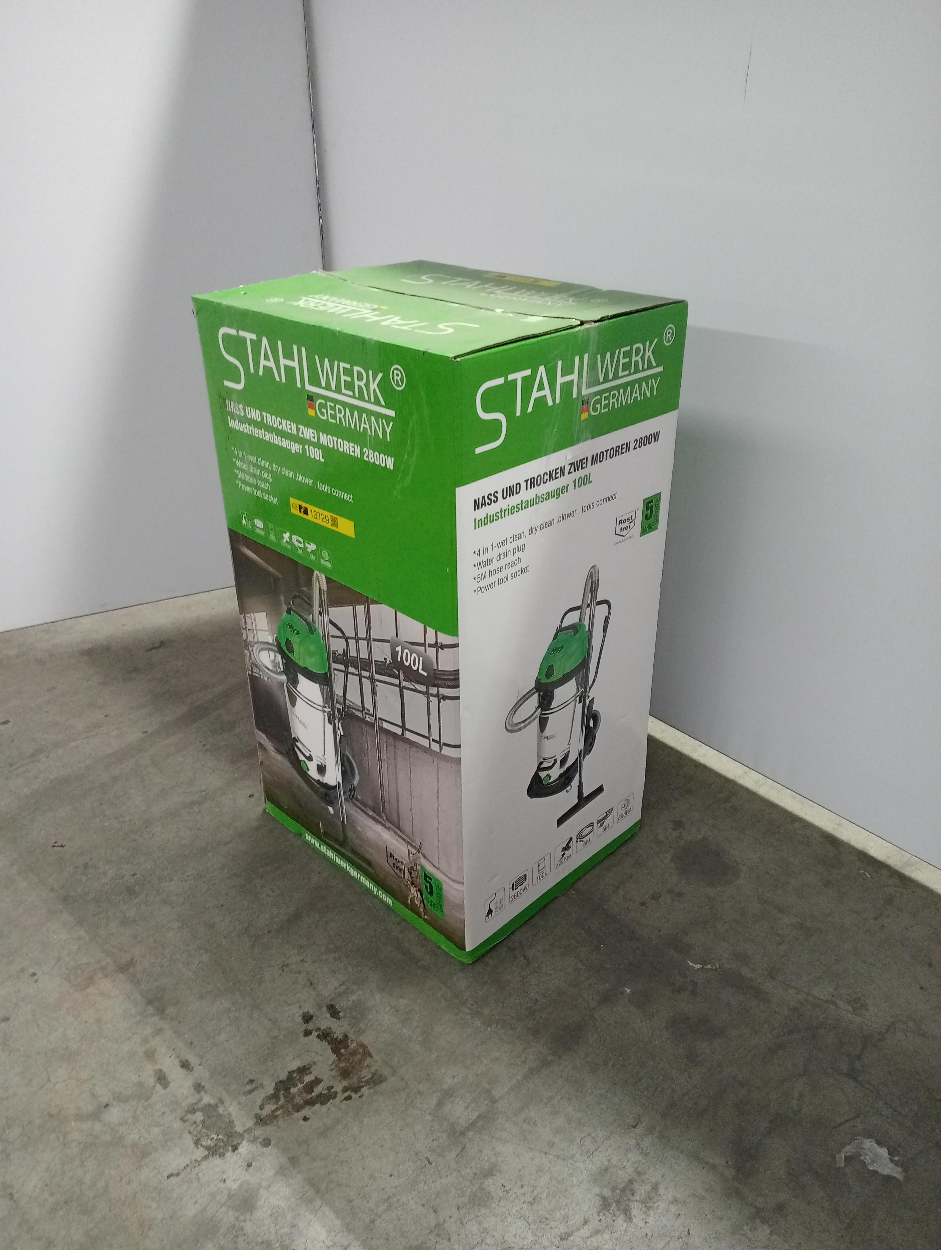 Used Vacuum cleaner. Wet and dry