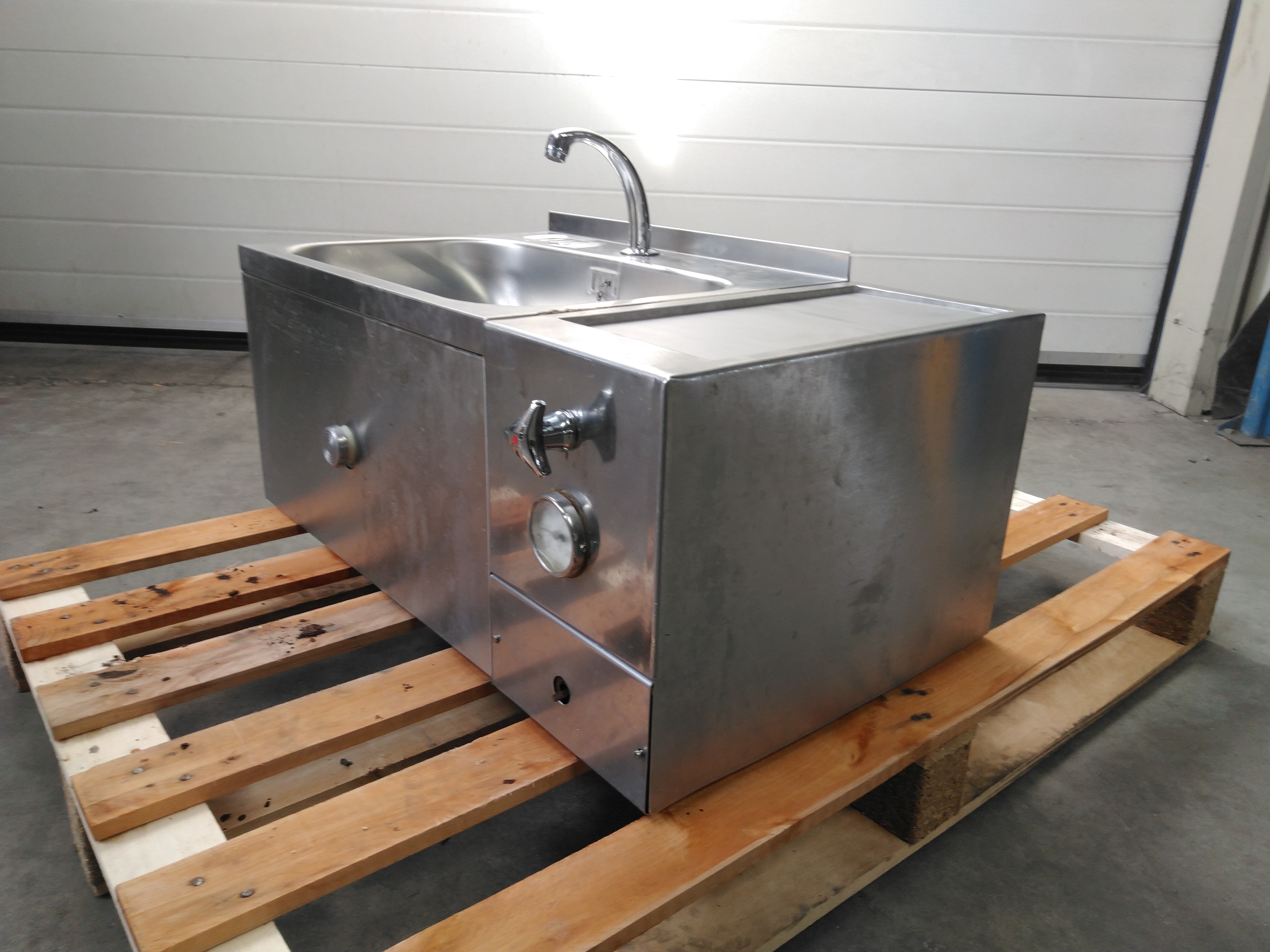 Used Wash basin with sterilizer