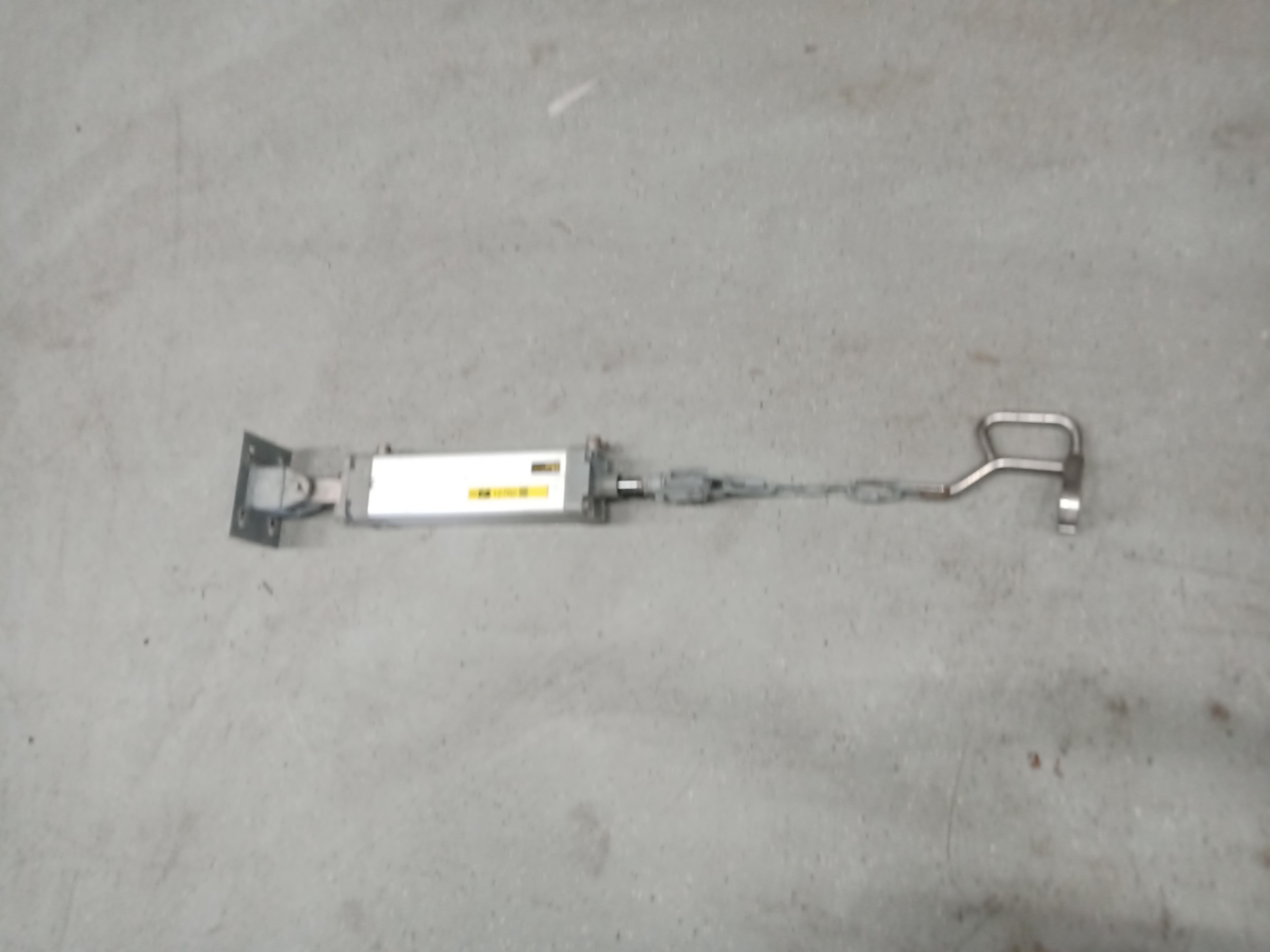Used Hook lift cylinder for rehanging