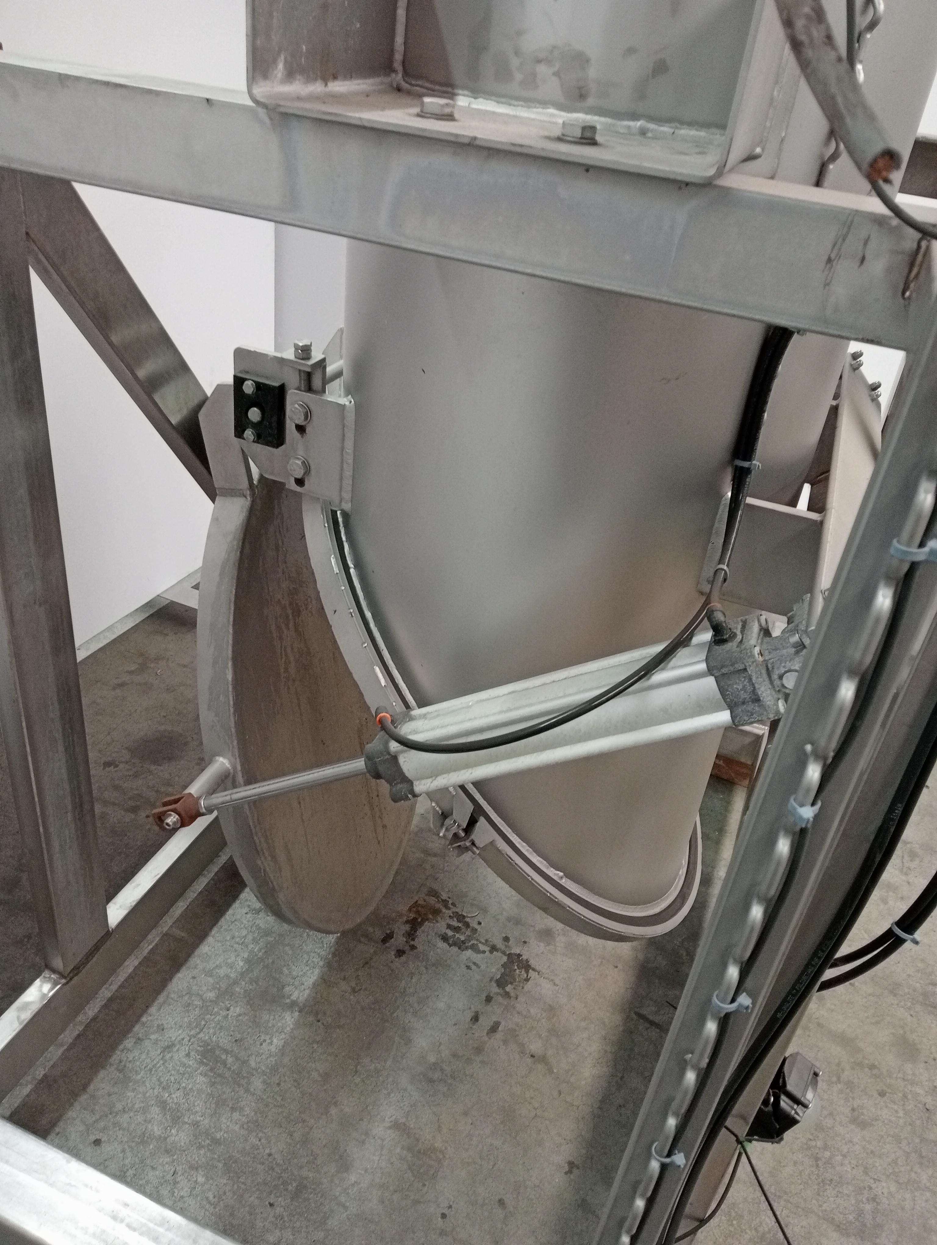 Used Cyclone with ejector gate