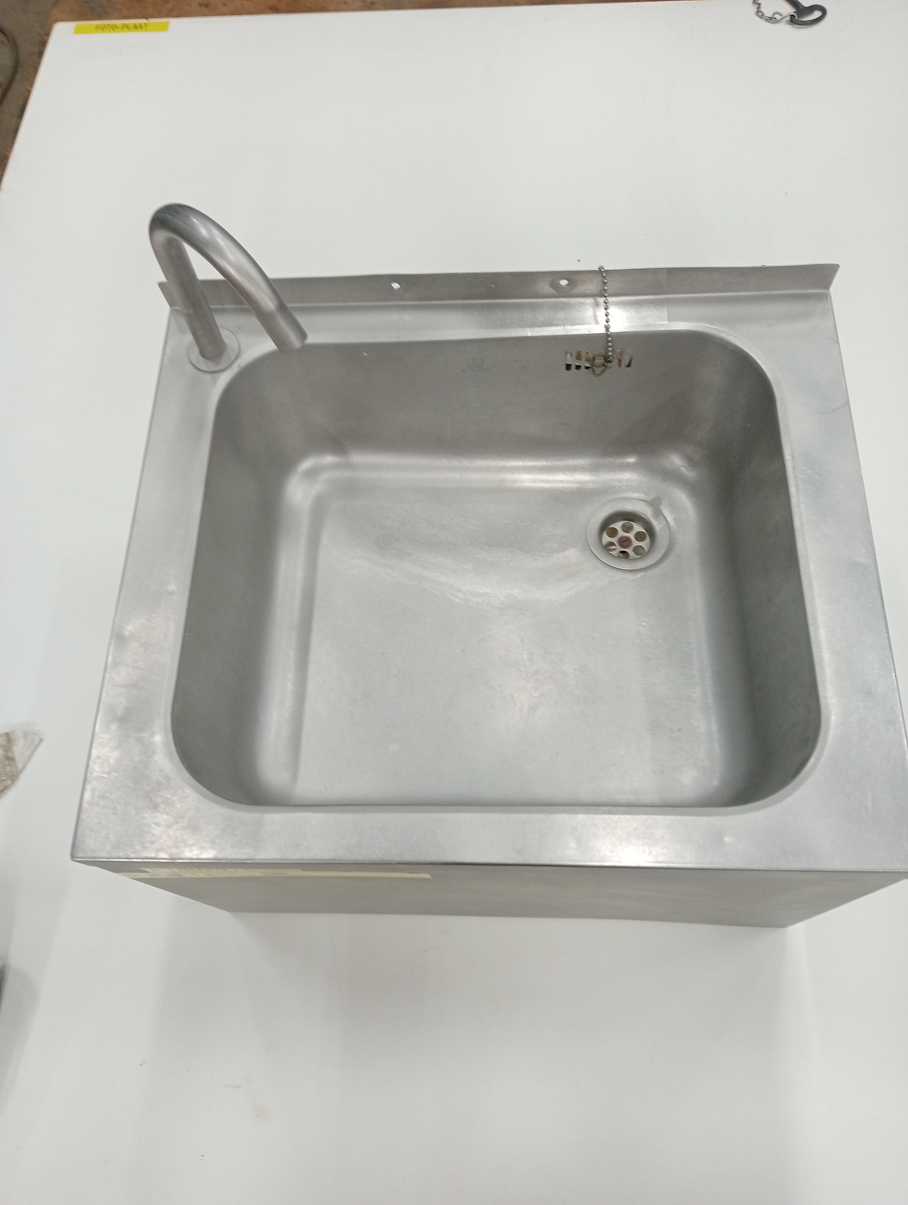 Used Wash basin