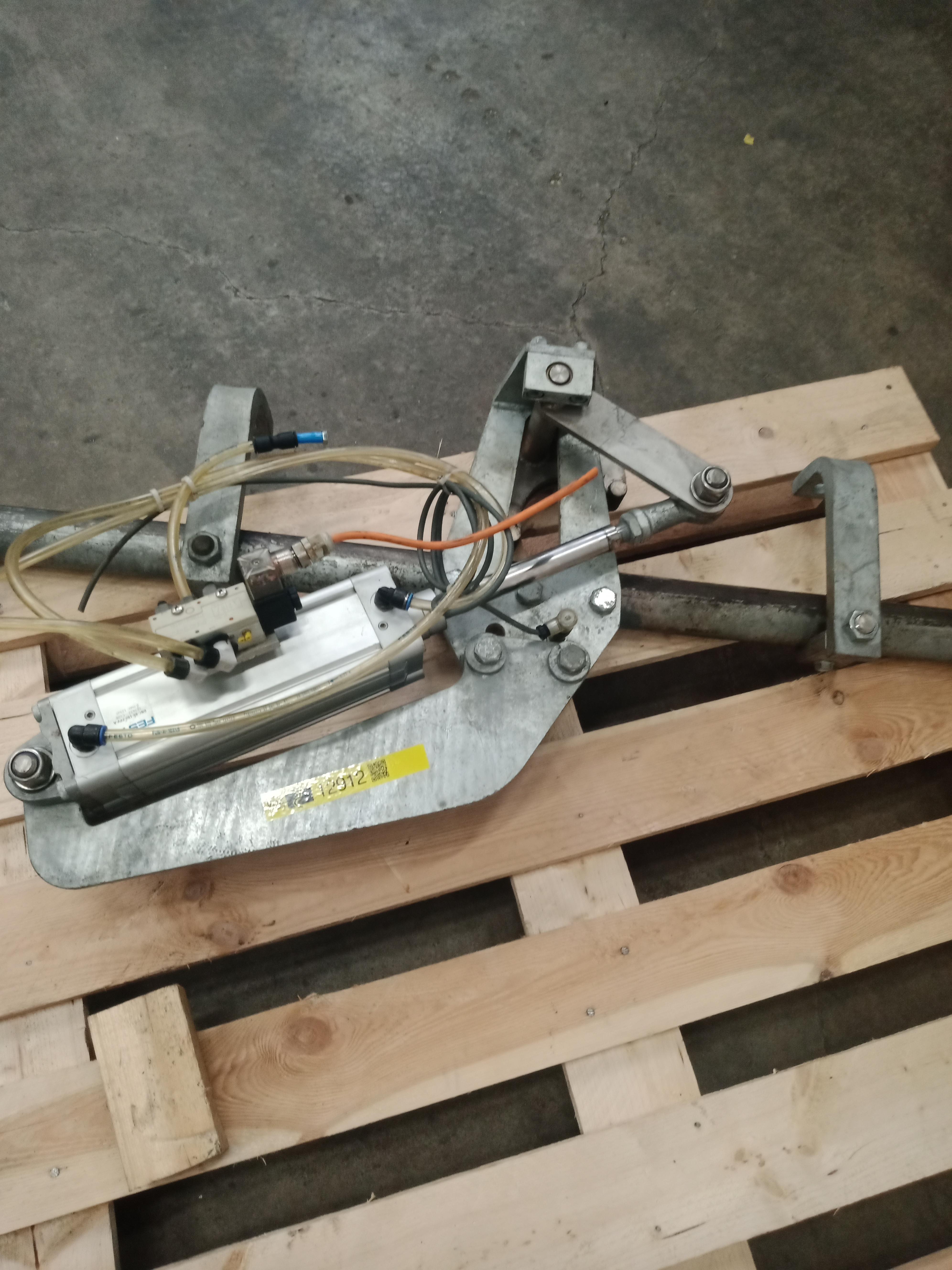 Used Hook Transit Control / Hook dosing device