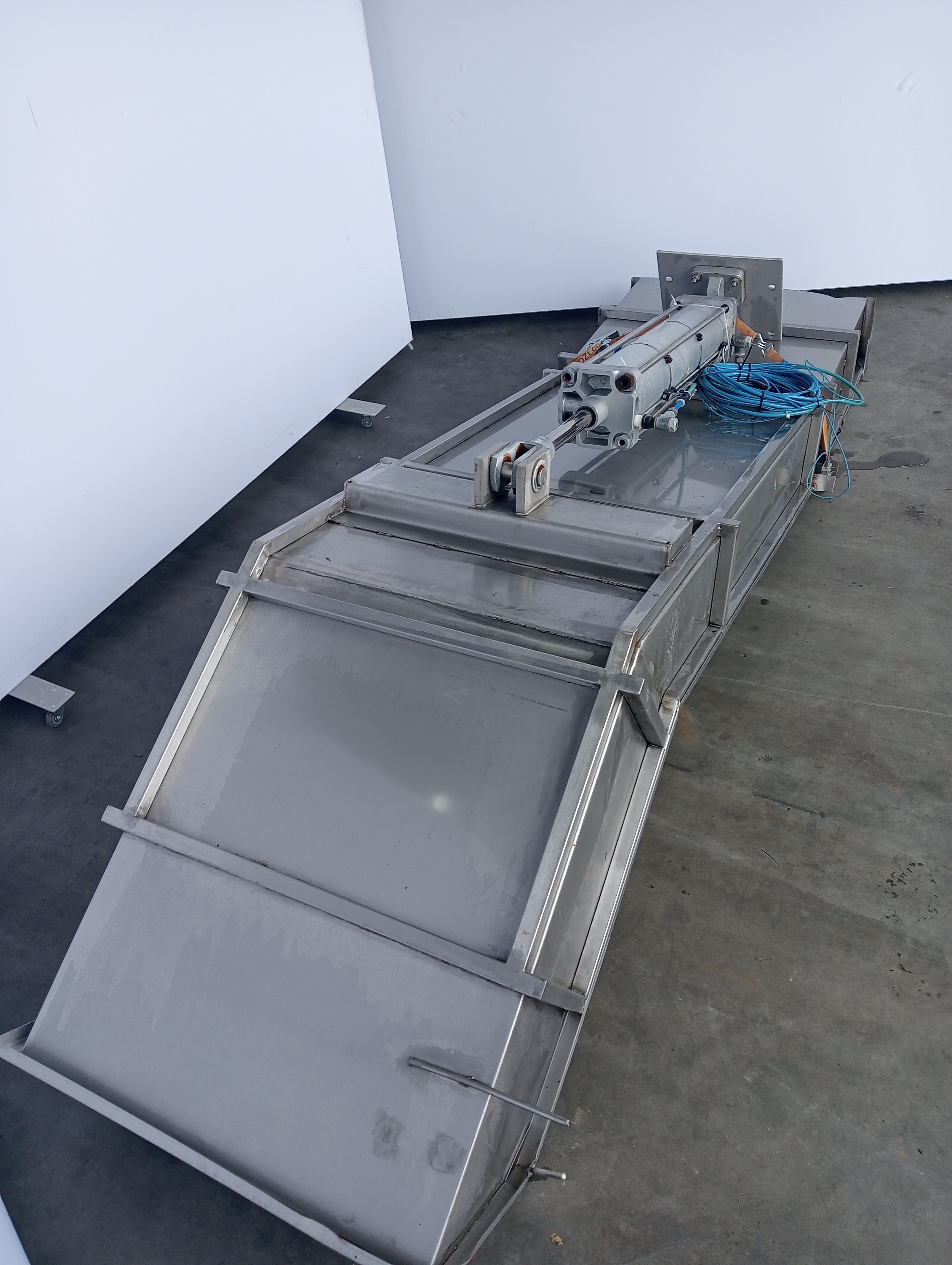 Used Paunch gutter - lift