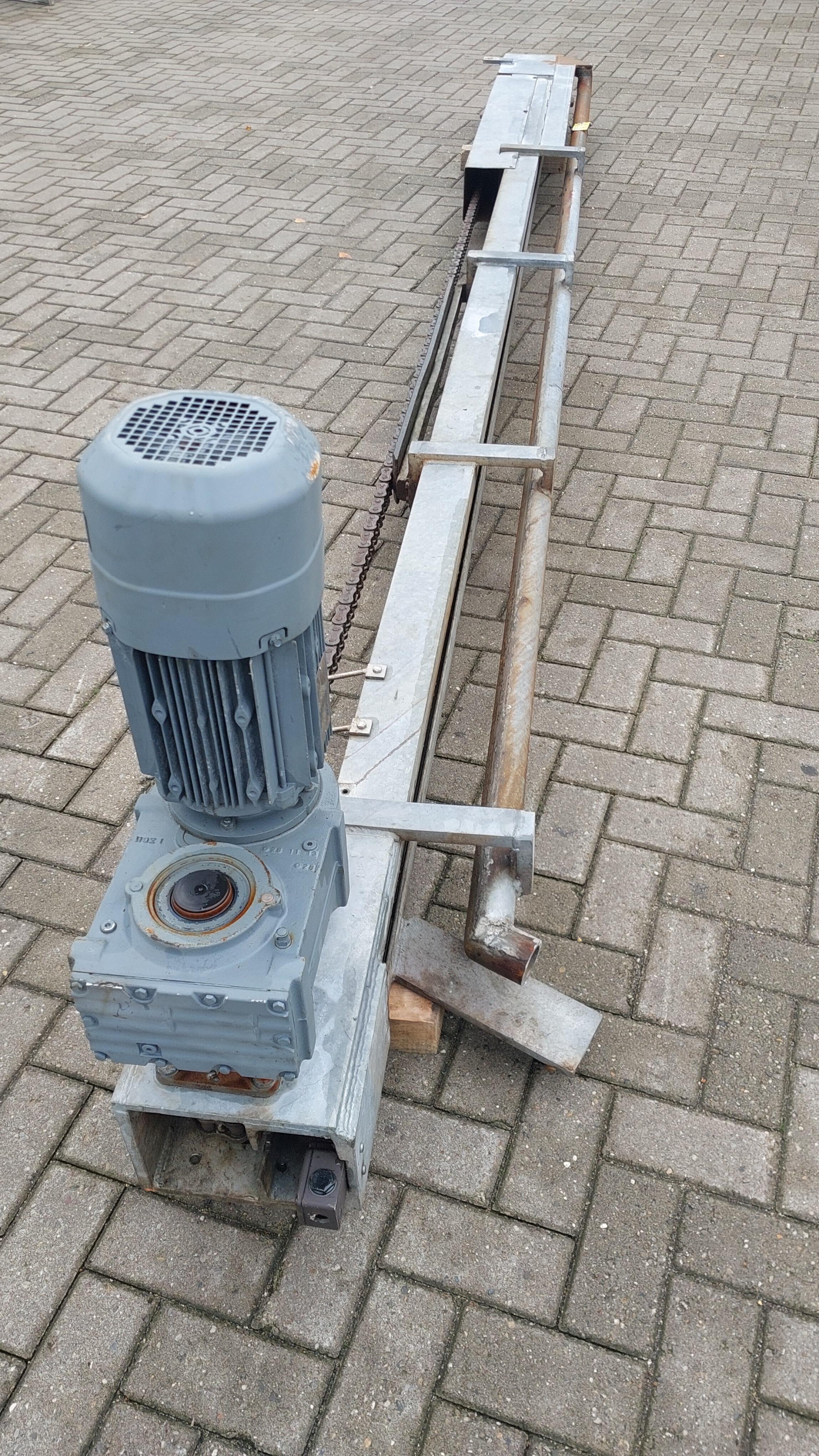 Used Conveyer lift bleeding cattle