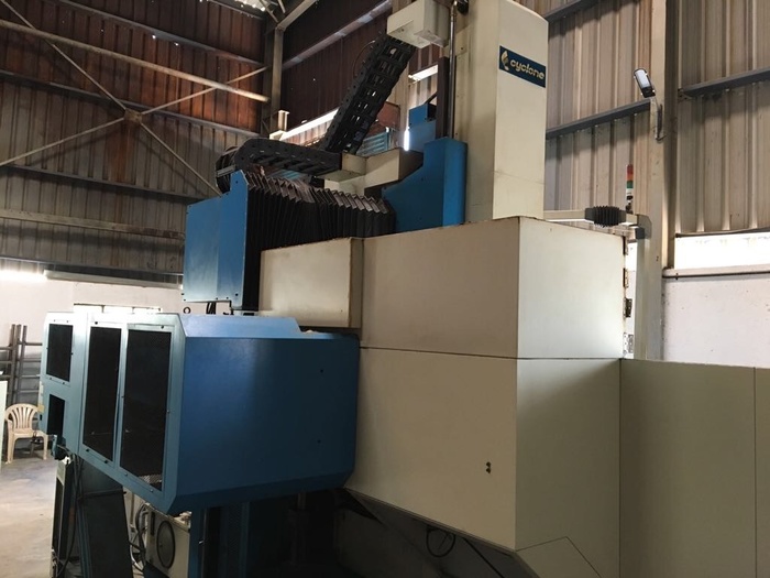 Used CYCLONE VB-2015 VERTICAL MACHINING CENTER