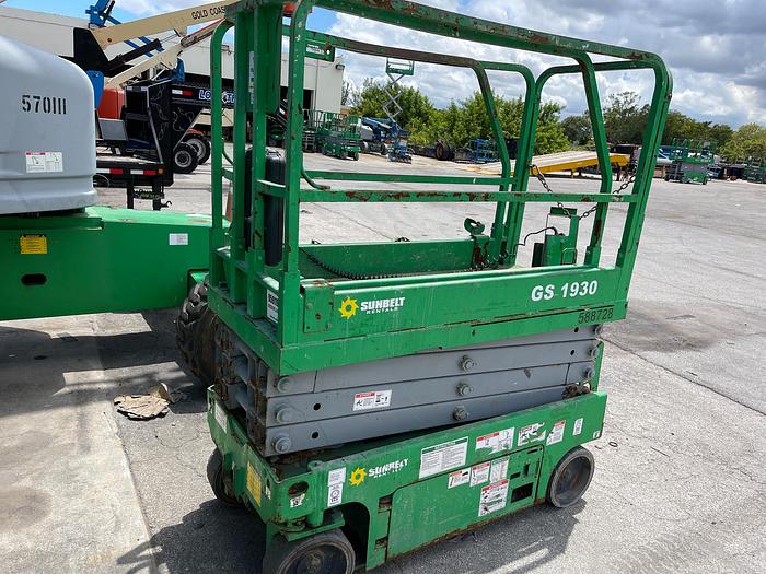 Used 2014 Genie GS-1930 DC Scissor Lift