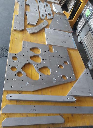 Gebraucht Aluminium Konstruktionsteile, Bleche, Winkel, usw., gemäß Foto, gebraucht