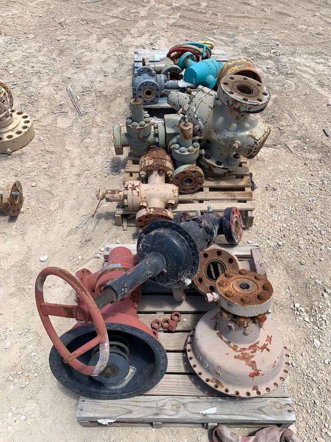 Used (3x) Pallets of Assorted 5k Gate Valves and Pneumatic Actuators