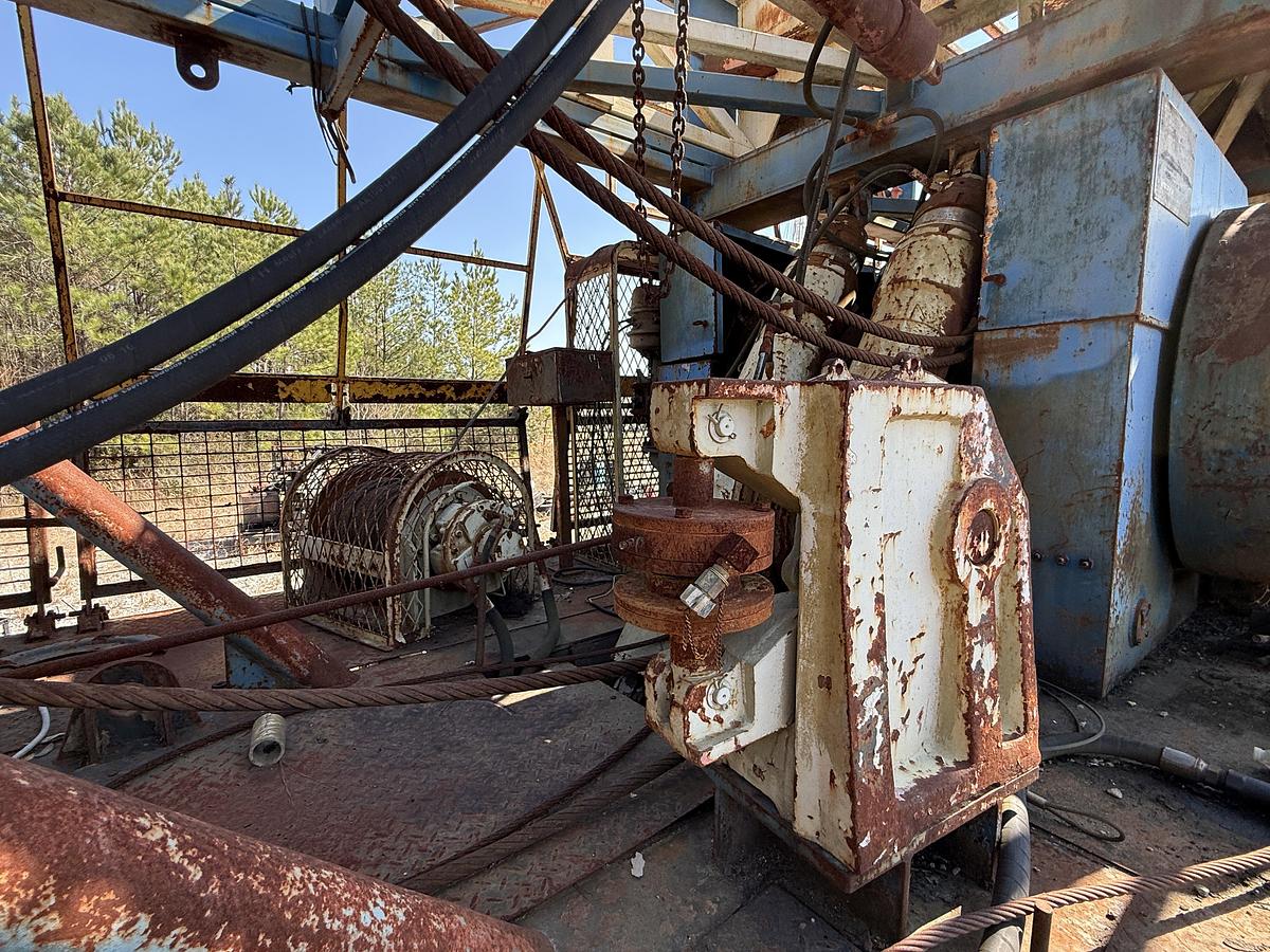 Used 2007 MOOR RIG XJ60 DD 104'-200K 5-AXLE WELL SERVICE WORKOVER RIG