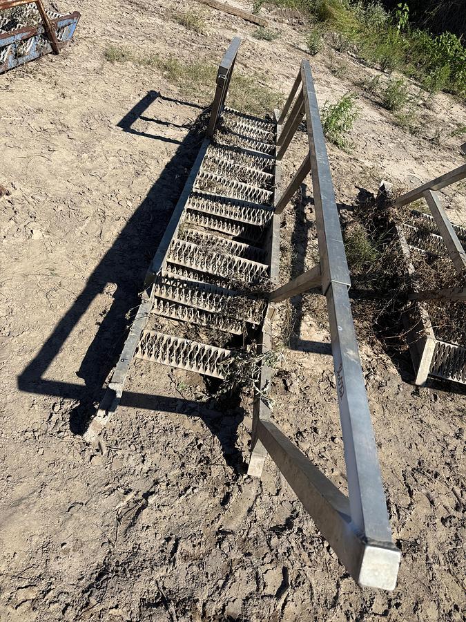 Used 16’ EXTENDABLE ALUMINUM RIG LADDER