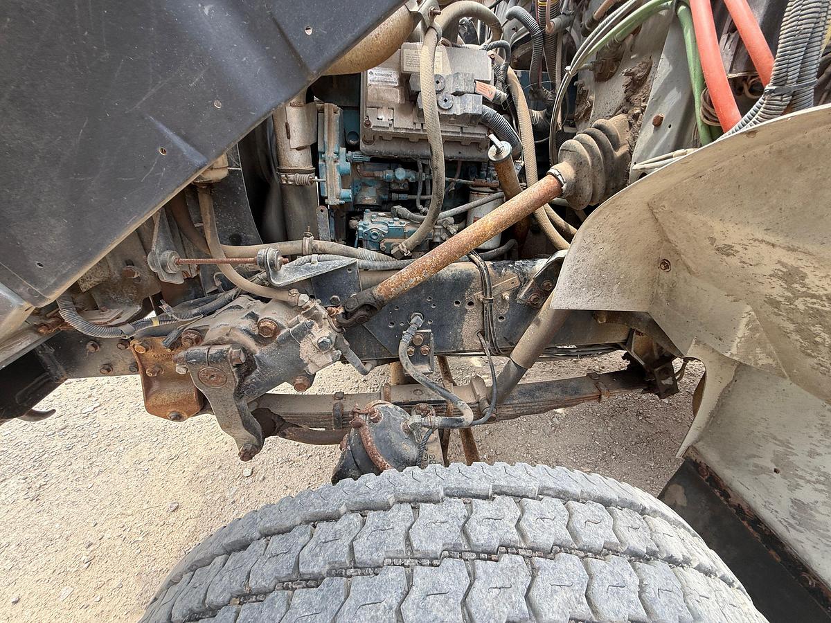Used 2000 INTERNATIONAL 4800 4X4 S/A SPILT DRUM WIRELINE TRUCK