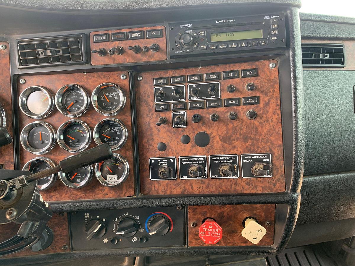 Used 2005 Kenworth T800B Twin Steer Bed/ Gin Pole Truck