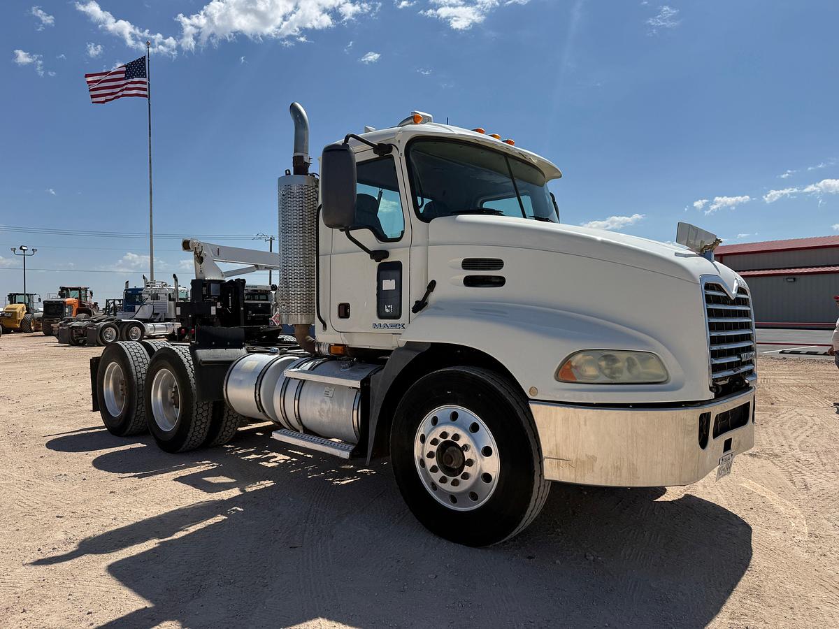 Used 2008 MACK PINNACLE T/A DAYCAB HAUL TRUCK