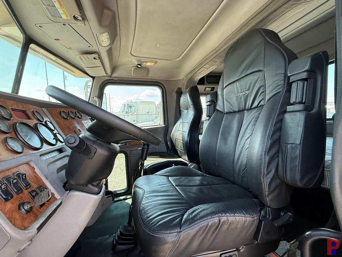 Used 2008 PETERBILT 367 T/A 36” SLEEPER TRUCK