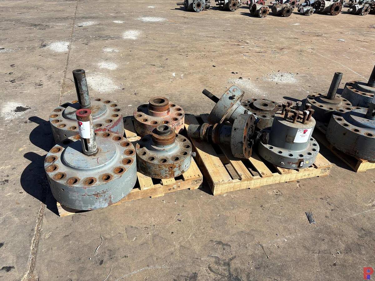 Used (12X$) (2) FRAC VALVE STEM ASSEMBLIES & (10) ASSORTED SIZE FRAC VALVE BONNET FLANGES