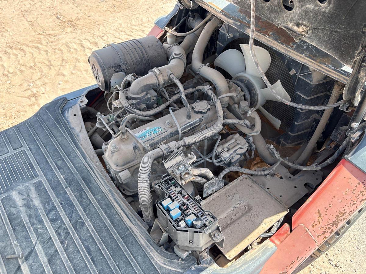 Used Toyota 8FGU25 5,000lb forklift