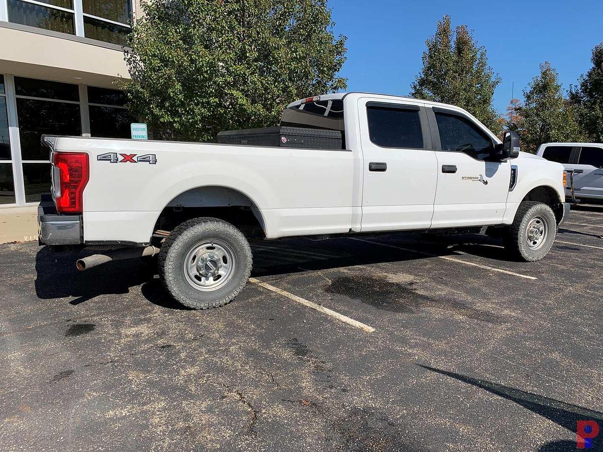 Used 2017 FORD F-250 SUPER DUTY XL CREW CAB 4X4 PICKUP (GAS)