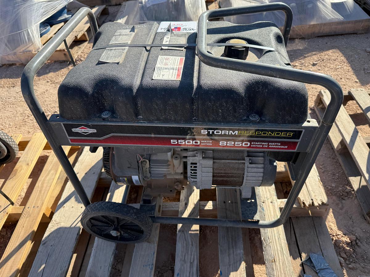 Used STORM RESPONDER MODEL 030430 / 5500 AC WATTS / 120/240-VOLTS P/B BRIGGS&STRATTON GAS ENGINE PORTABLE GENERATOR
