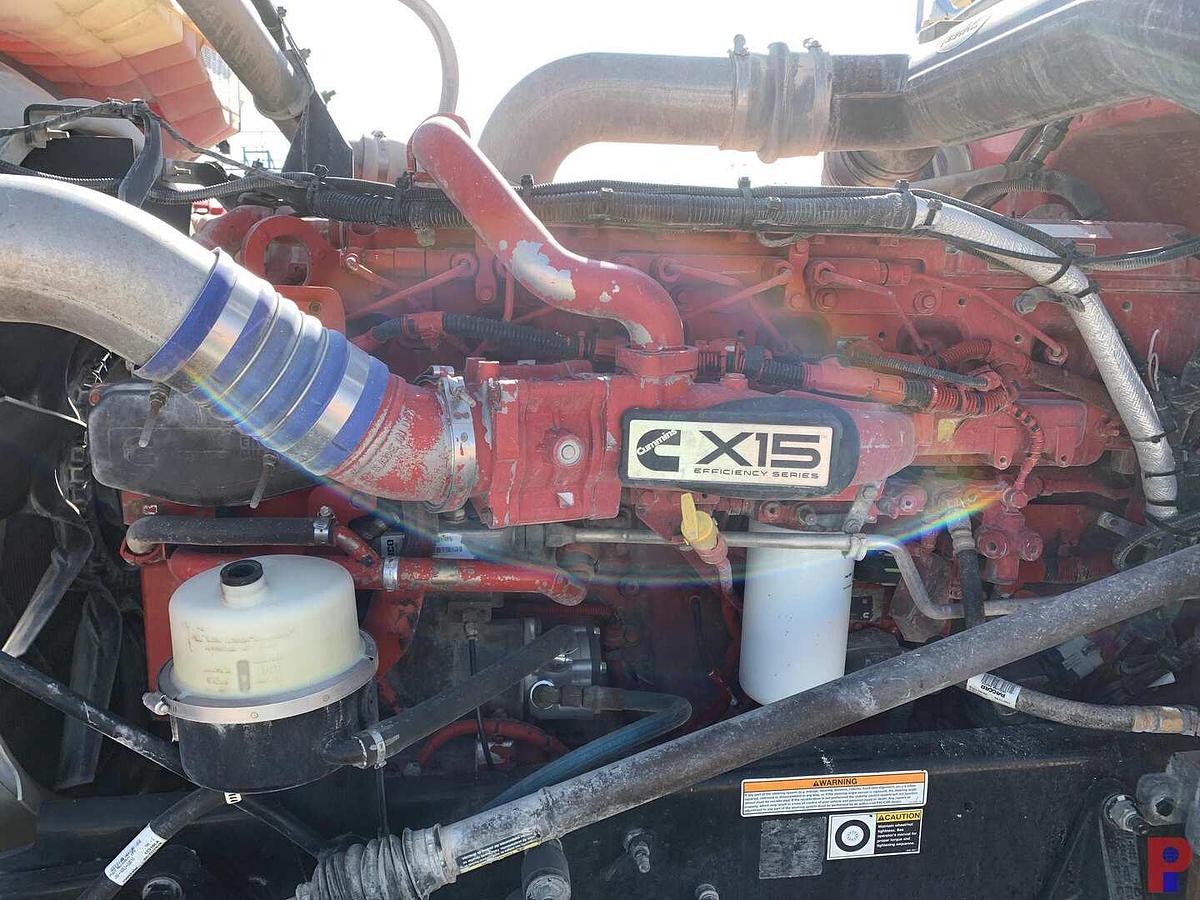 Used 2019 PETERBILT 389  EXT HOOD 68” SLEEPER TRUCK