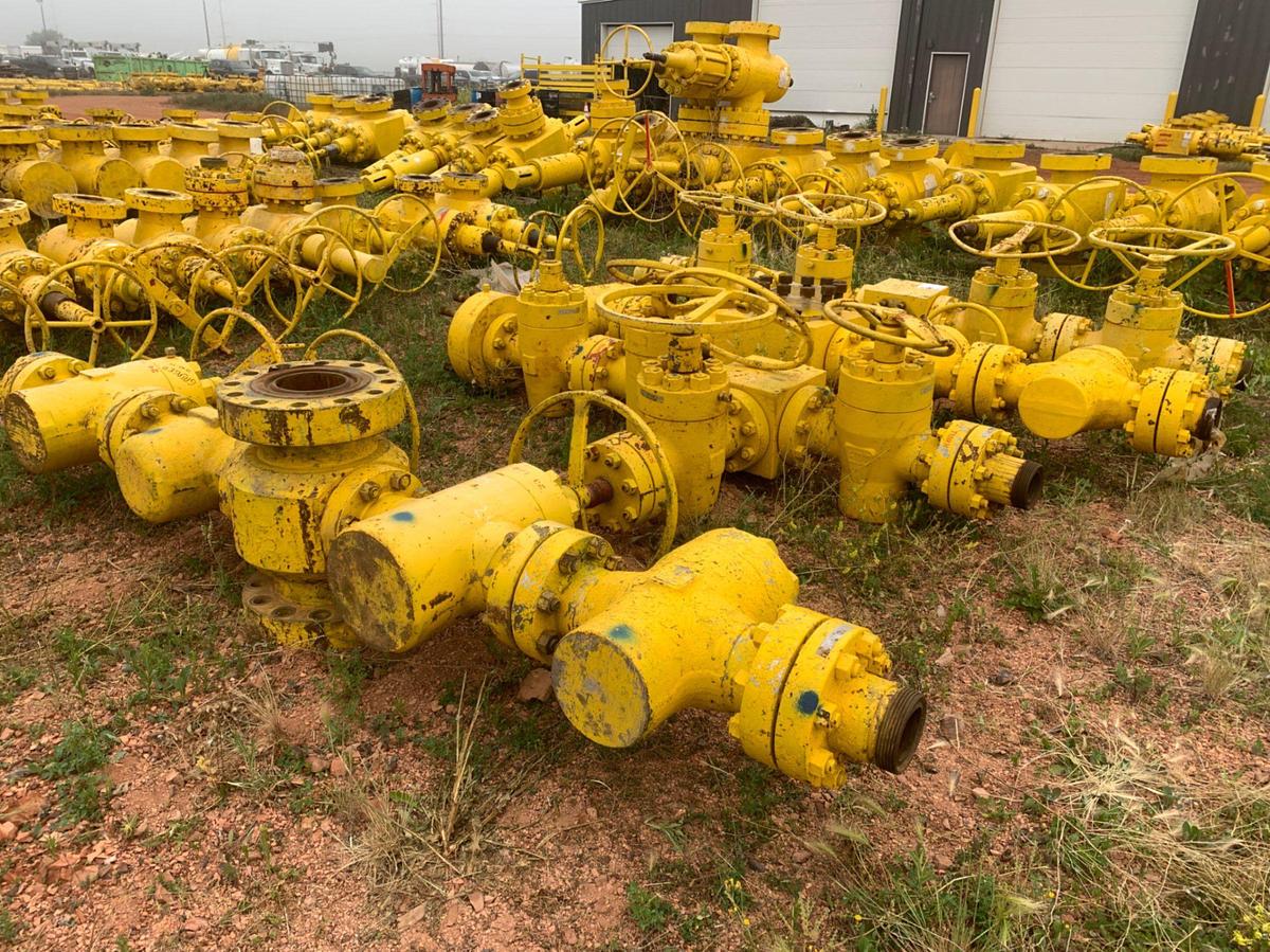 Used (4) 7-1/16 10k Fluid Crosses w/ (16) 4-1/16 10k Manual Gate Valves