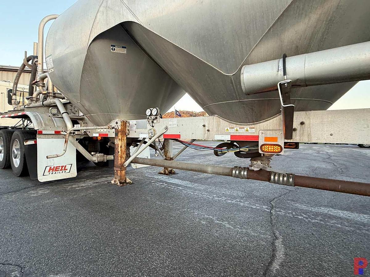 Used 2017 HEIL 1040 CU. FT T/A DRY BULK PNEUMATIC TRAILER