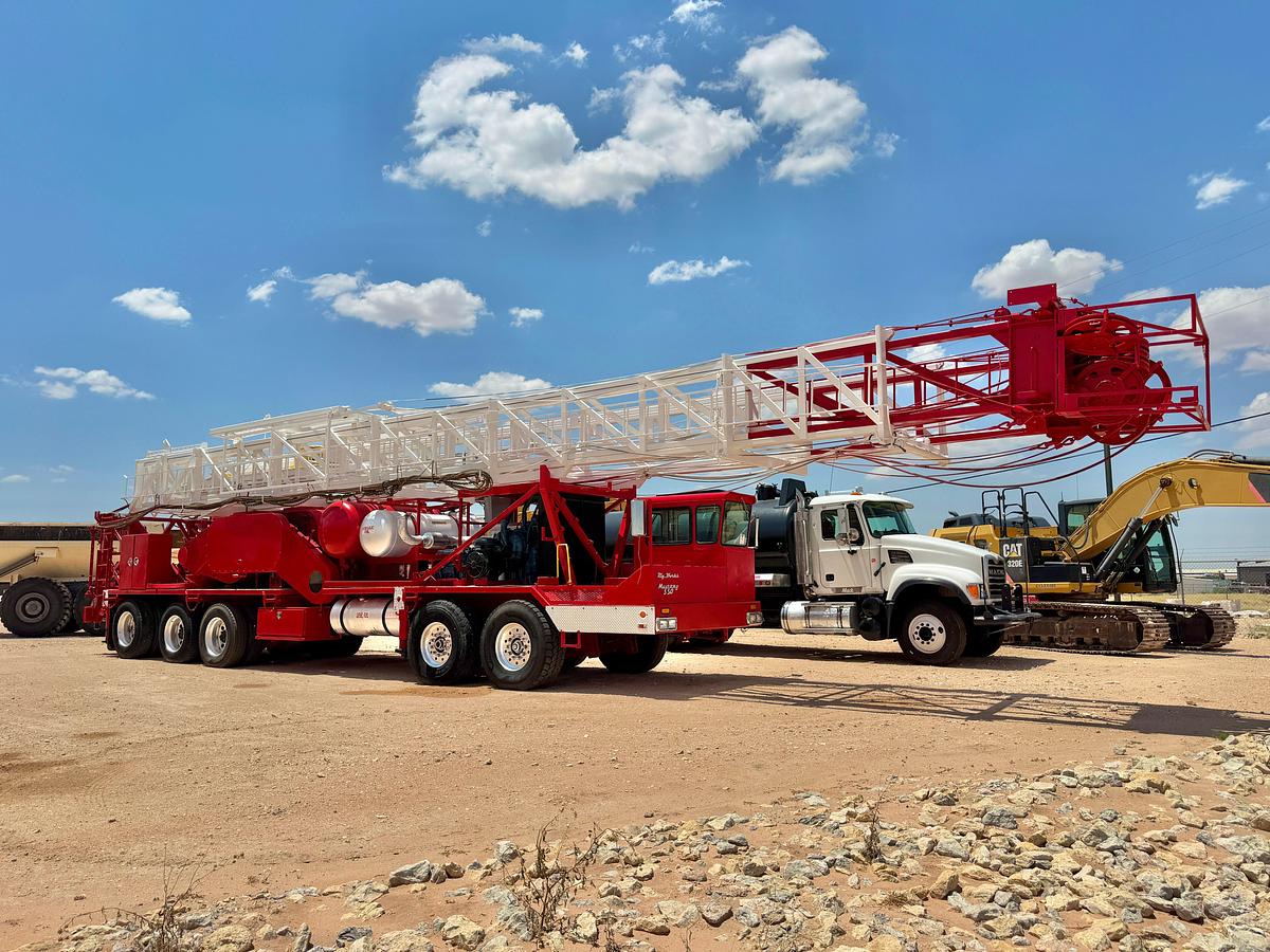 Used 2011 MUSTANG 550 5-AXLE WELL SERVICE RIG, 104x275 Mast