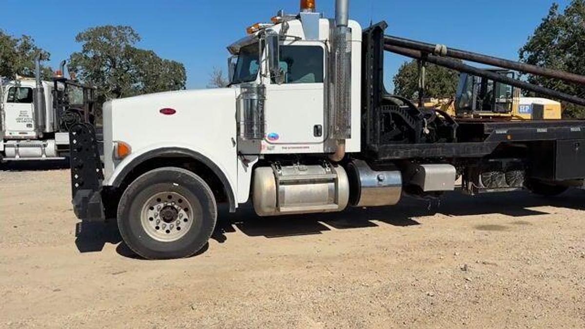 Used 2013 PETERBILT 367 TRI AXLE 60 TON RIG UP WINCH TRUCK