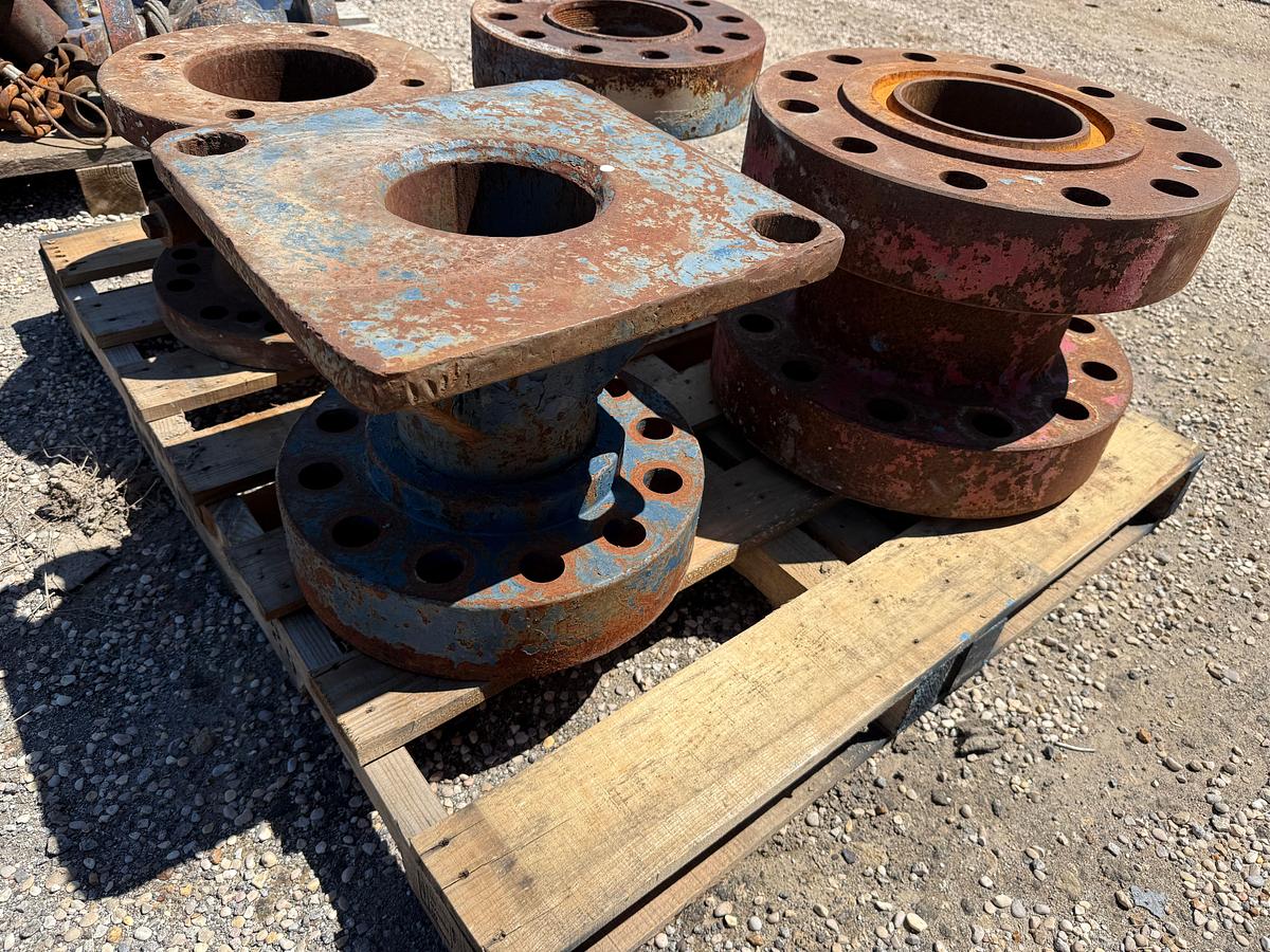 Used (2) PALLETS W/ (1) 7-1/16” X 13-1/2”H 15M SPOOL, (2) TRHD FLANGES W/ PLATES, (1) STRIPPER HEAD, (1) 15M TEST FLANGE, GATE VLV