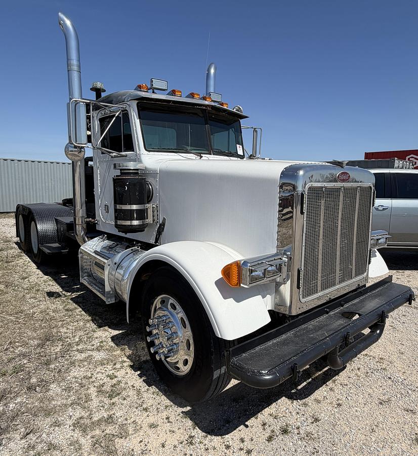 Used 1994 Peterbilt 379 Winch Truck