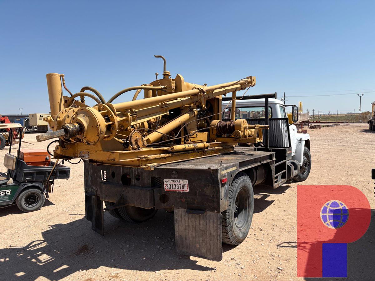 Used TEXOMA MODEL 254-10 AUGER MTD ON 1977 INTERNATIONAL LOAD STAR 1700 DAYCAB FLATBED TRUCK