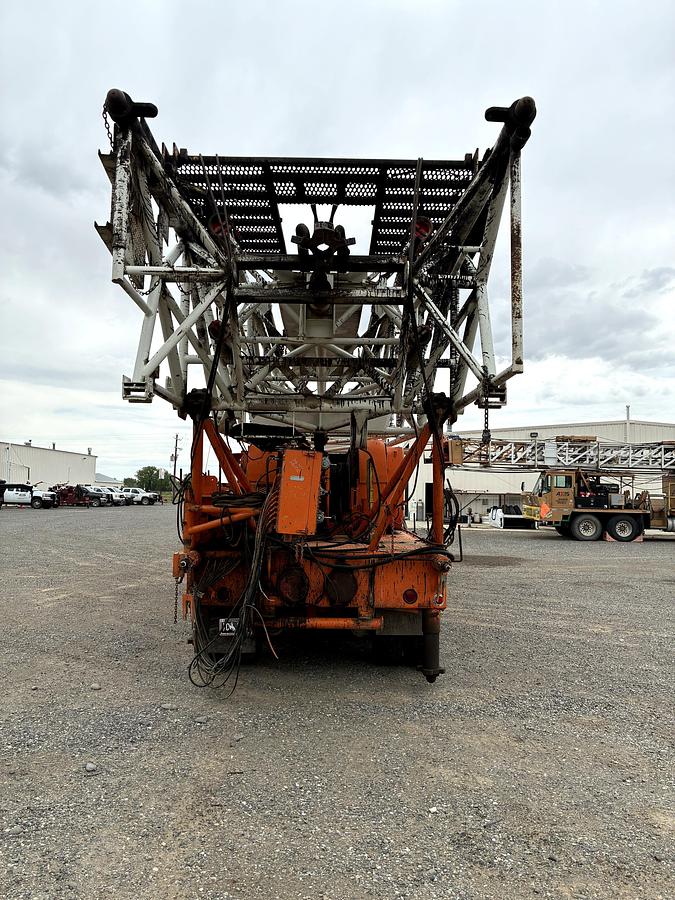 Used 1984 FRANKS MOBILRIG 300 1287/160 DTD-HT 96’-215K 4-AXLE WELL SERVICE WORKOVER RIG