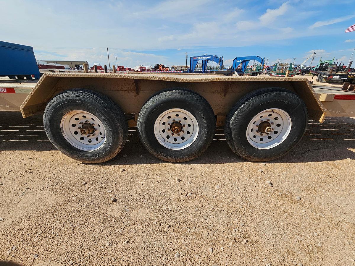 Used 2015 DELL RAPIDS CUSTOM 30’ X 82” 3-AXLE GOOSENECK TRAILER