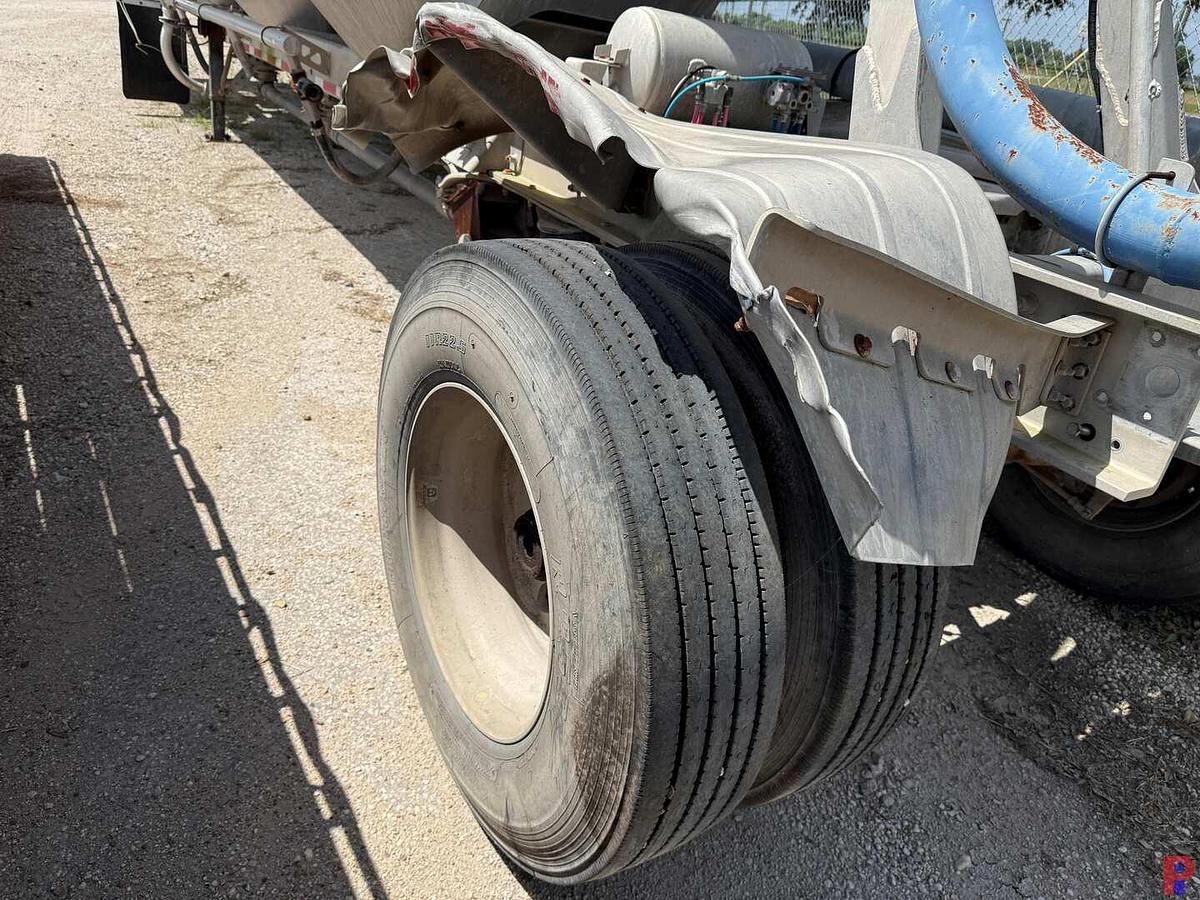 Used 2014 TRAIL KING 1350 CF T/A SELF-CONTAINED DRY BULK CEMENT TRAILER