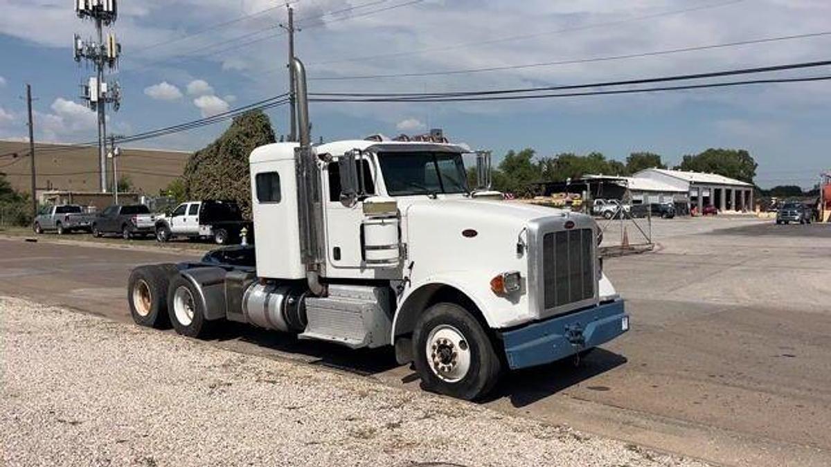 Used 2013 PETERBILT 367 T/A 36” SLEEPER TRUCK