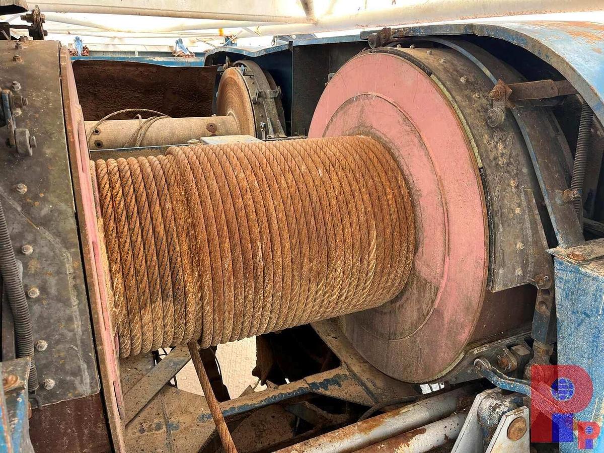 Used FRANKS 1287/160 BACK IN WELL SERVICE RIG MTD ON 5-AXLE CARRIER