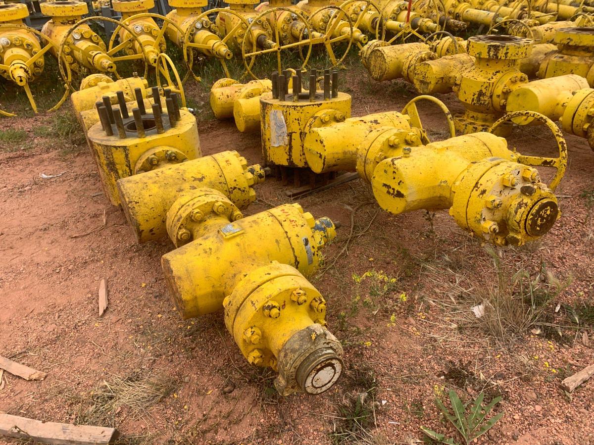 Used (2) 7-1/16 10k Double Studded Fluid Cross w/ (8) 4-1/16 10k Gate Valves