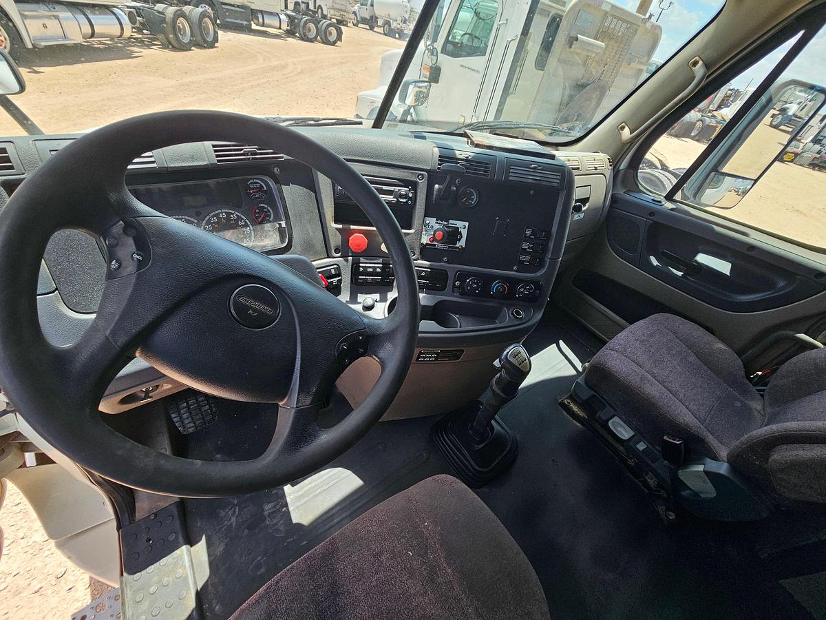 Used 2013 FREIGHTLINER CASCADIA T/A SLEEPER HAUL TRUCK