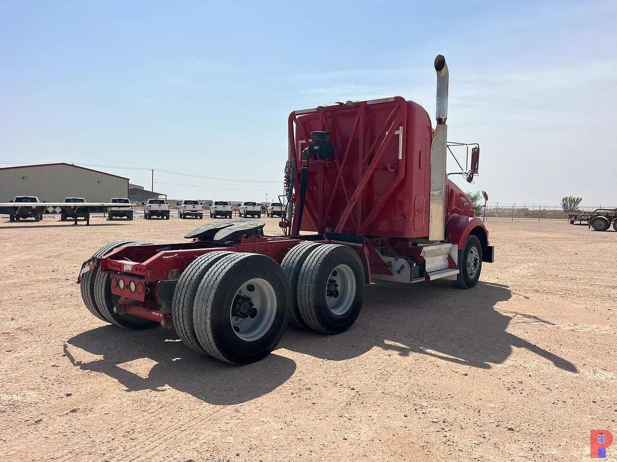 Used 2011 KENWORTH T800 T/A SLEEPER HAUL TRUCK