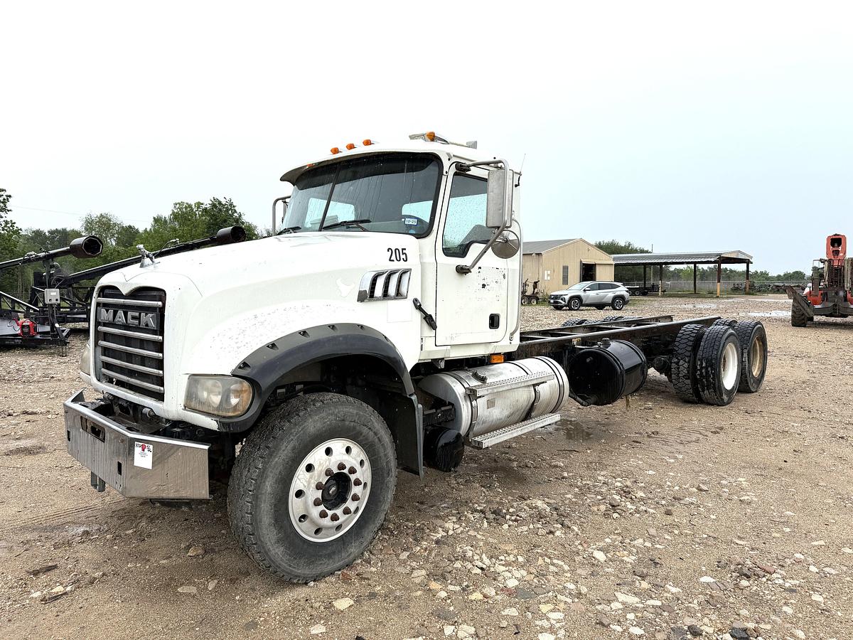 Used 2009 MACK GRANITE GU713 T/A CAB & CHASSIS (INOPERABLE)