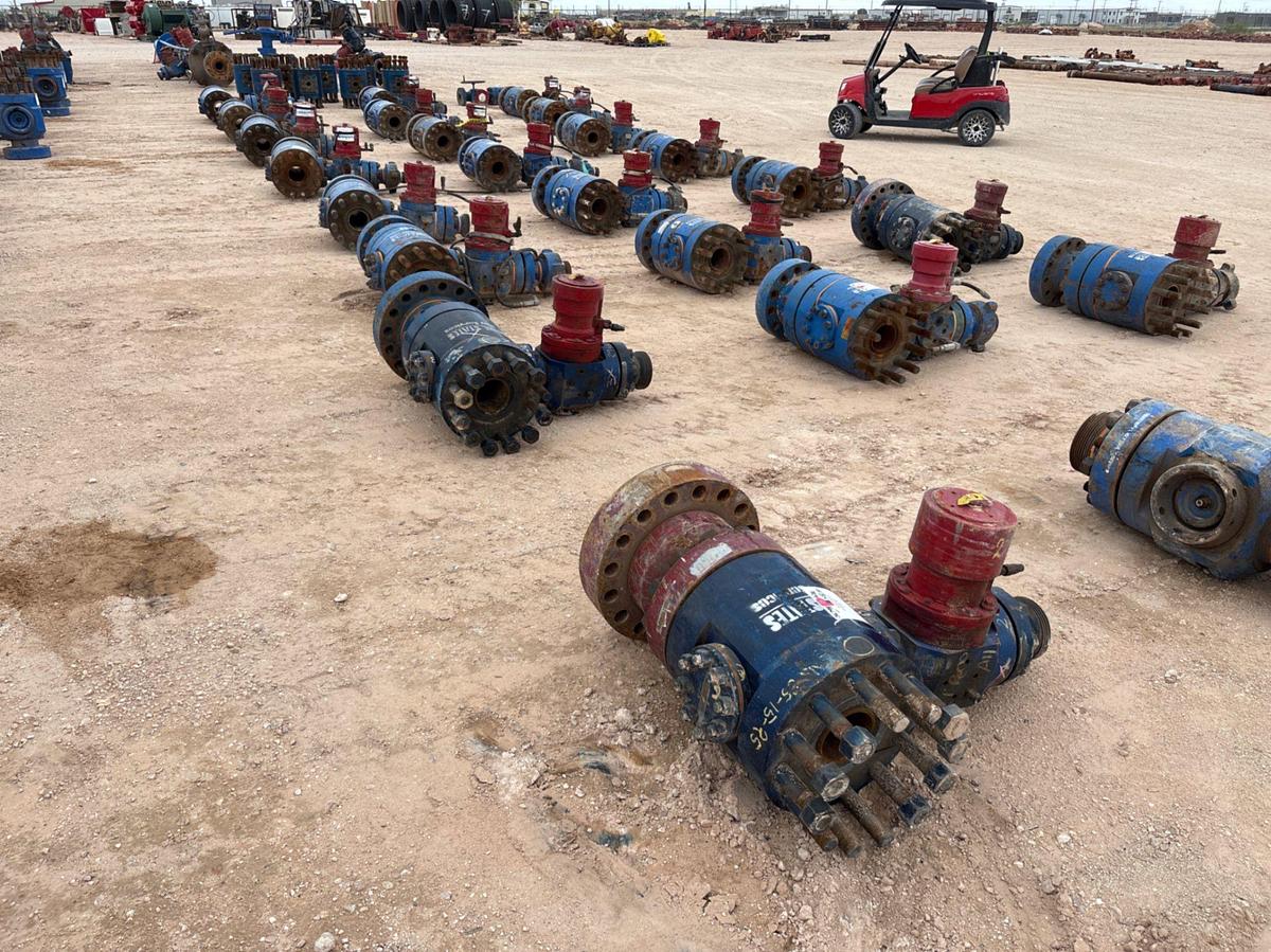 Used (8x$) (8) 5” x 2-1/2” fluid crosses w/ 2-1/2” 15k hyd. Ball valves