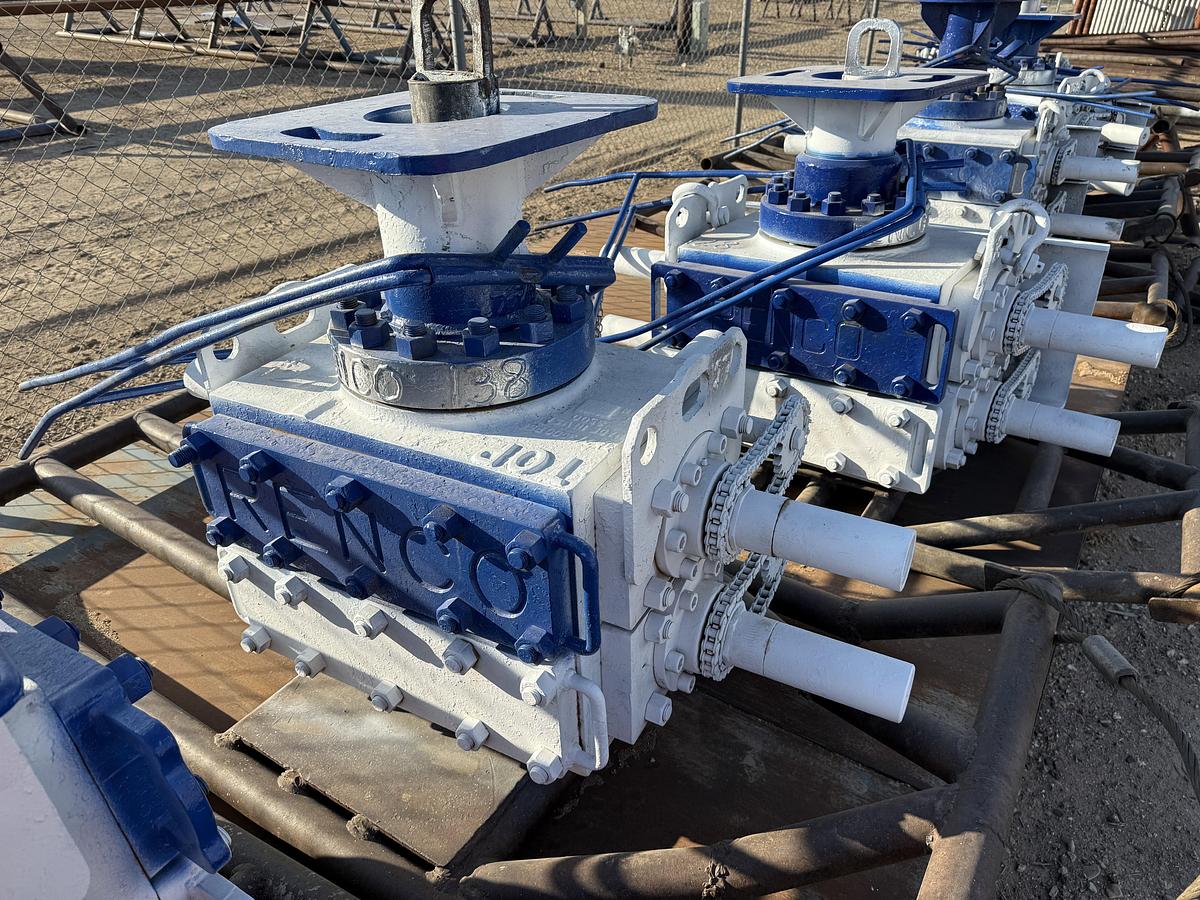 Used 7-1/16 3M X 3M 2-3/8 DBL MANUAL BLOWOUT PREVENTER, CHARTED